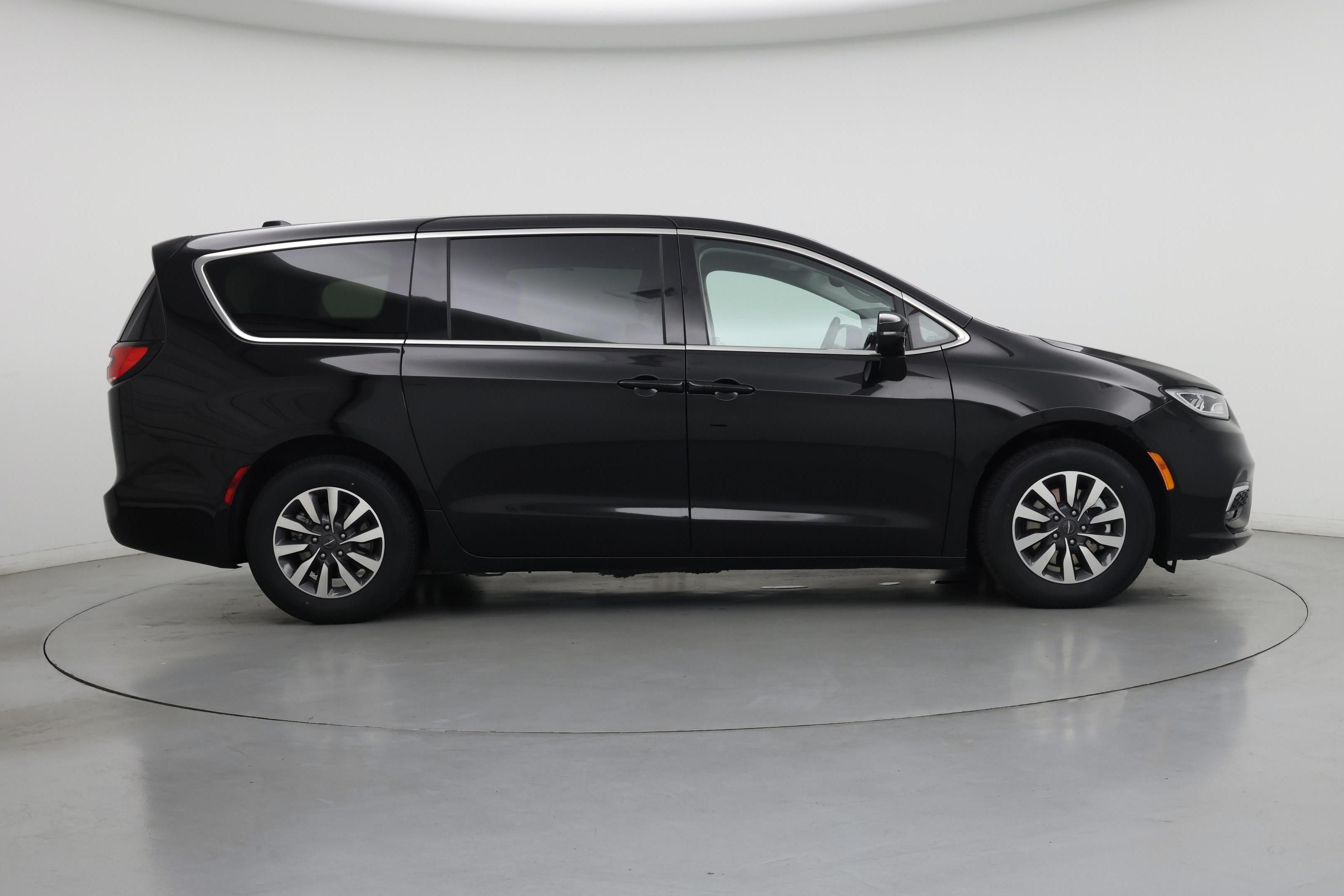 Thumbnail: 2024 Chrysler Pacifica - 7