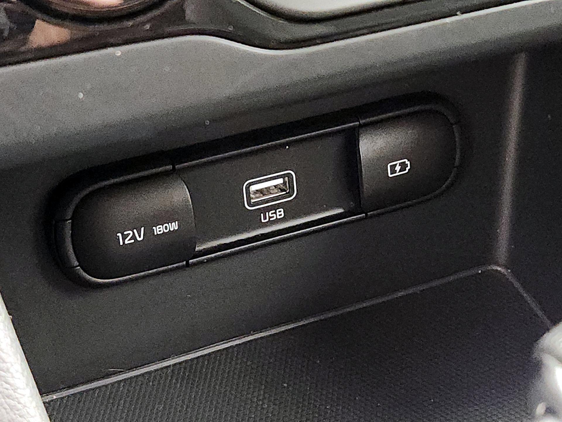 Thumbnail: 2020 Kia Niro - 18