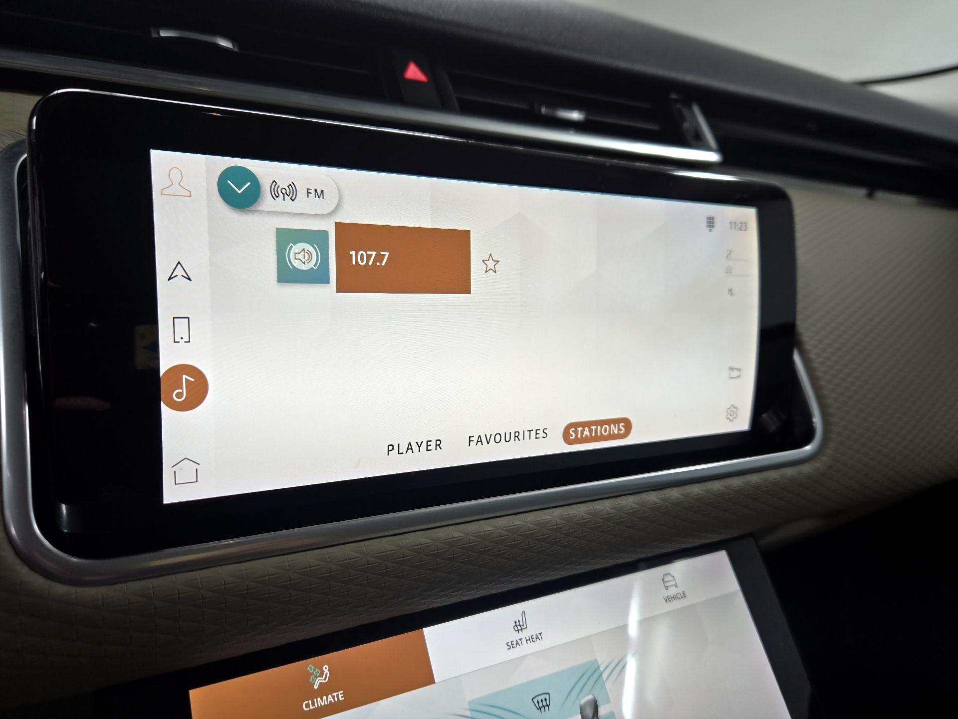 Thumbnail: 2021 Land Rover Range Rover Velar - 16