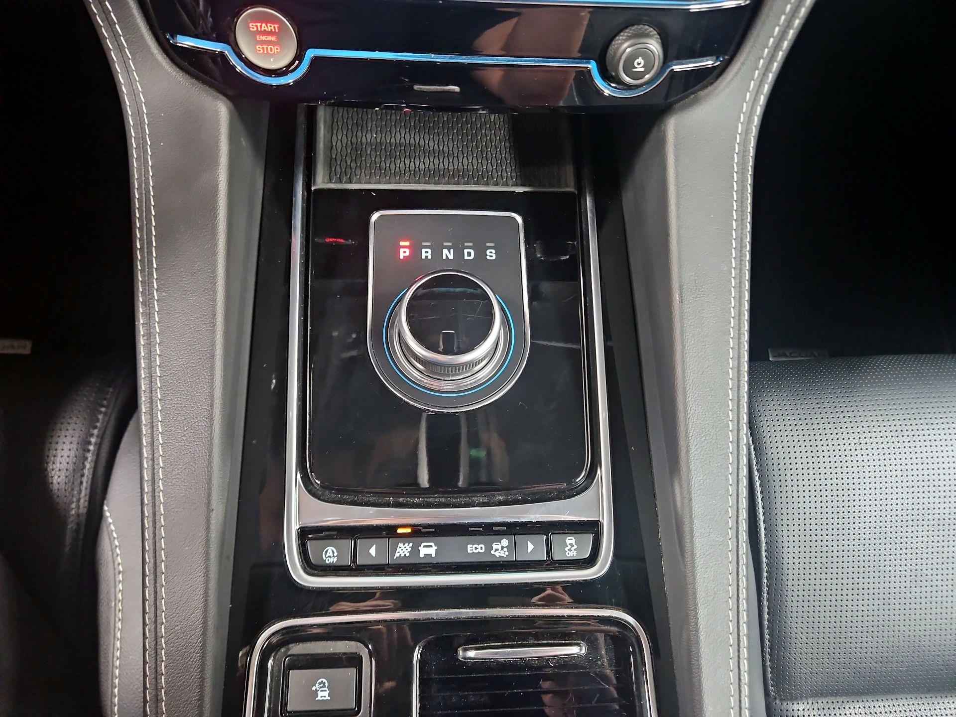 Thumbnail: 2018 Jaguar F-Pace - 18