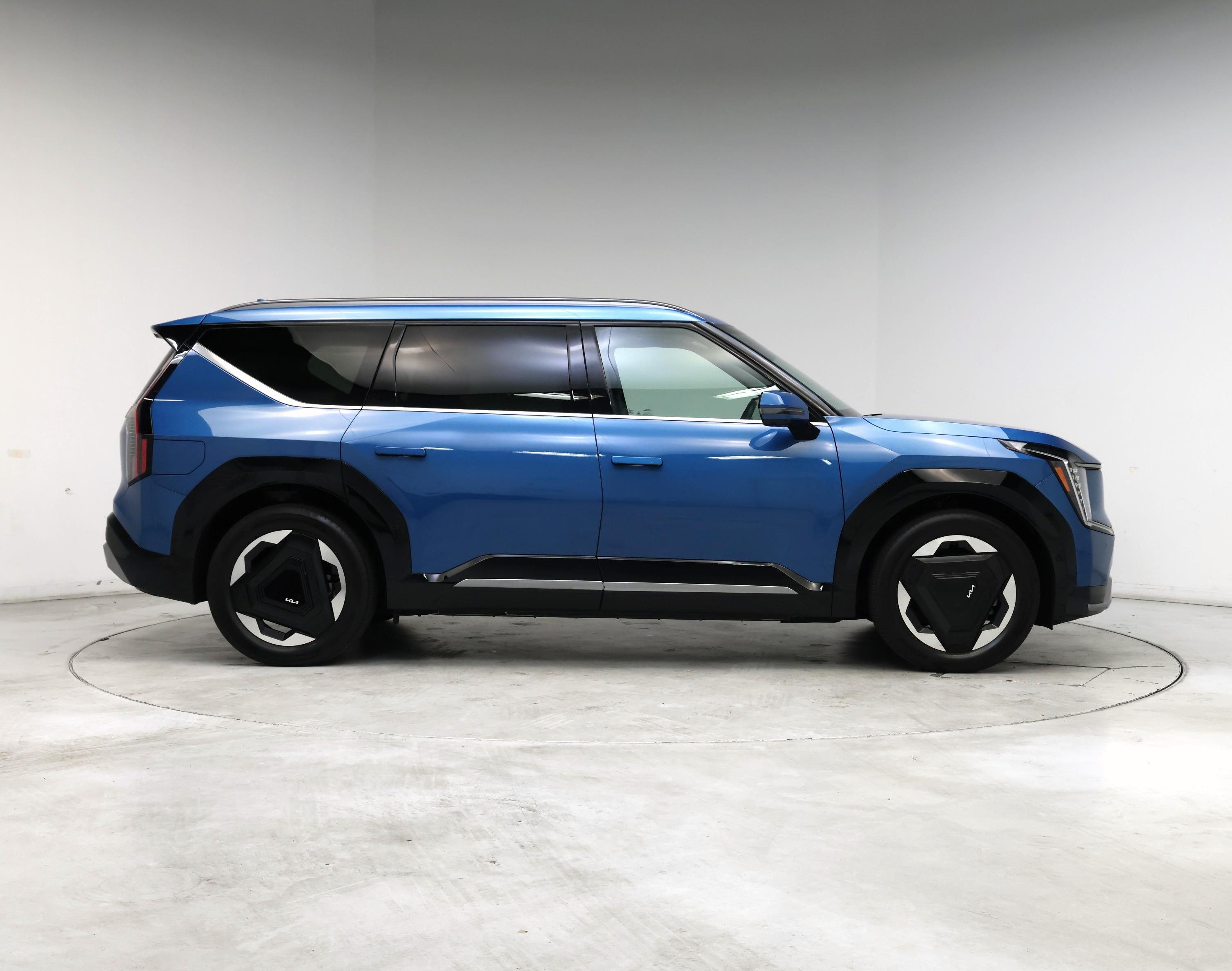 Thumbnail: 2024 Kia EV9 - 7