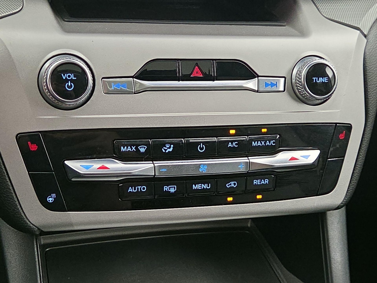 2022 Ford Explorer XLT - Photo 18