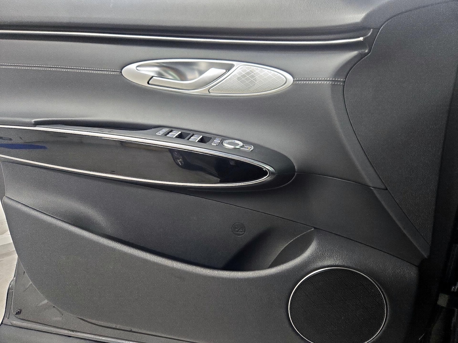2025 GENESIS GV70 Standard - Photo 13