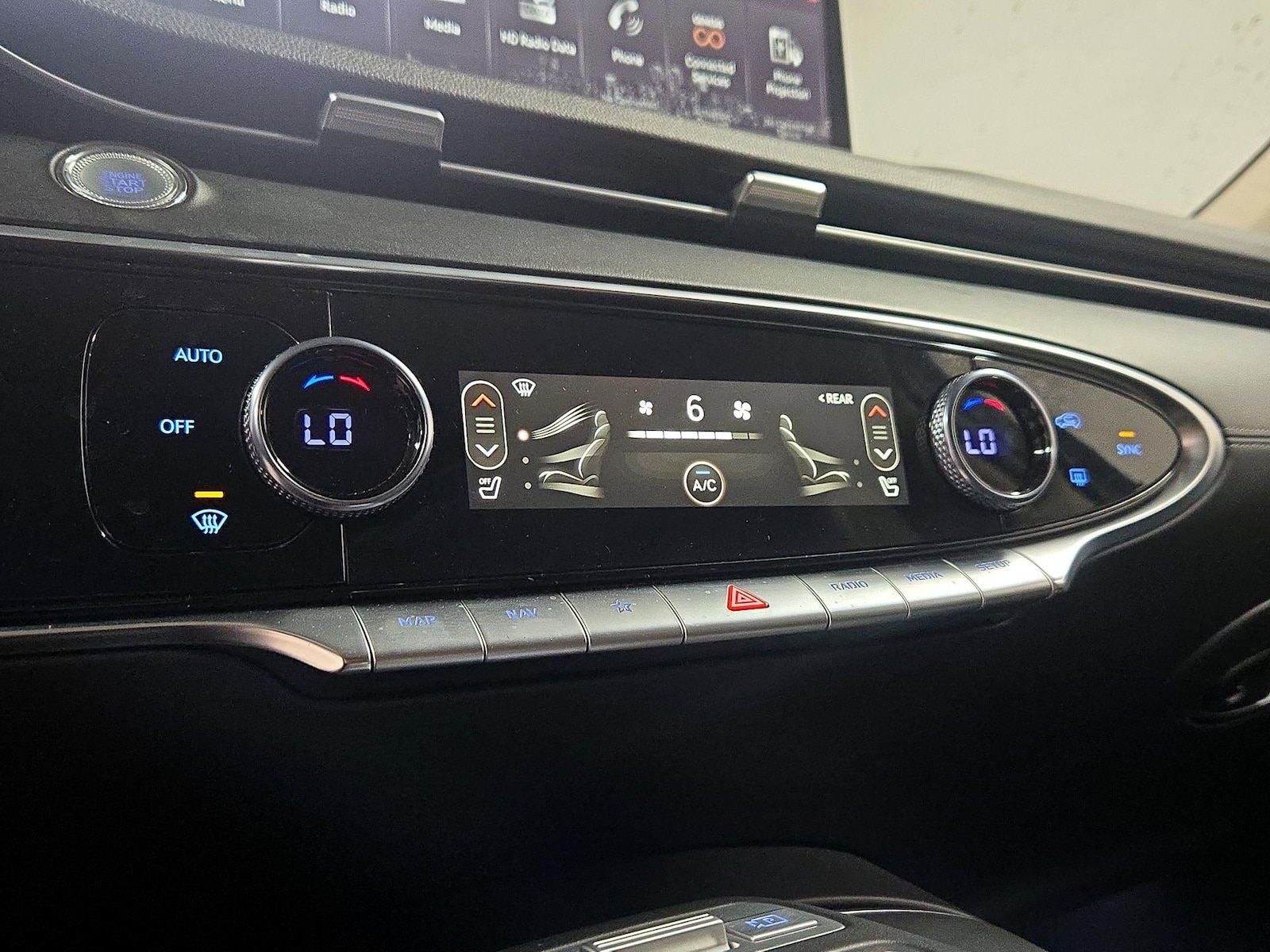 2025 GENESIS GV70 Standard - Photo 18
