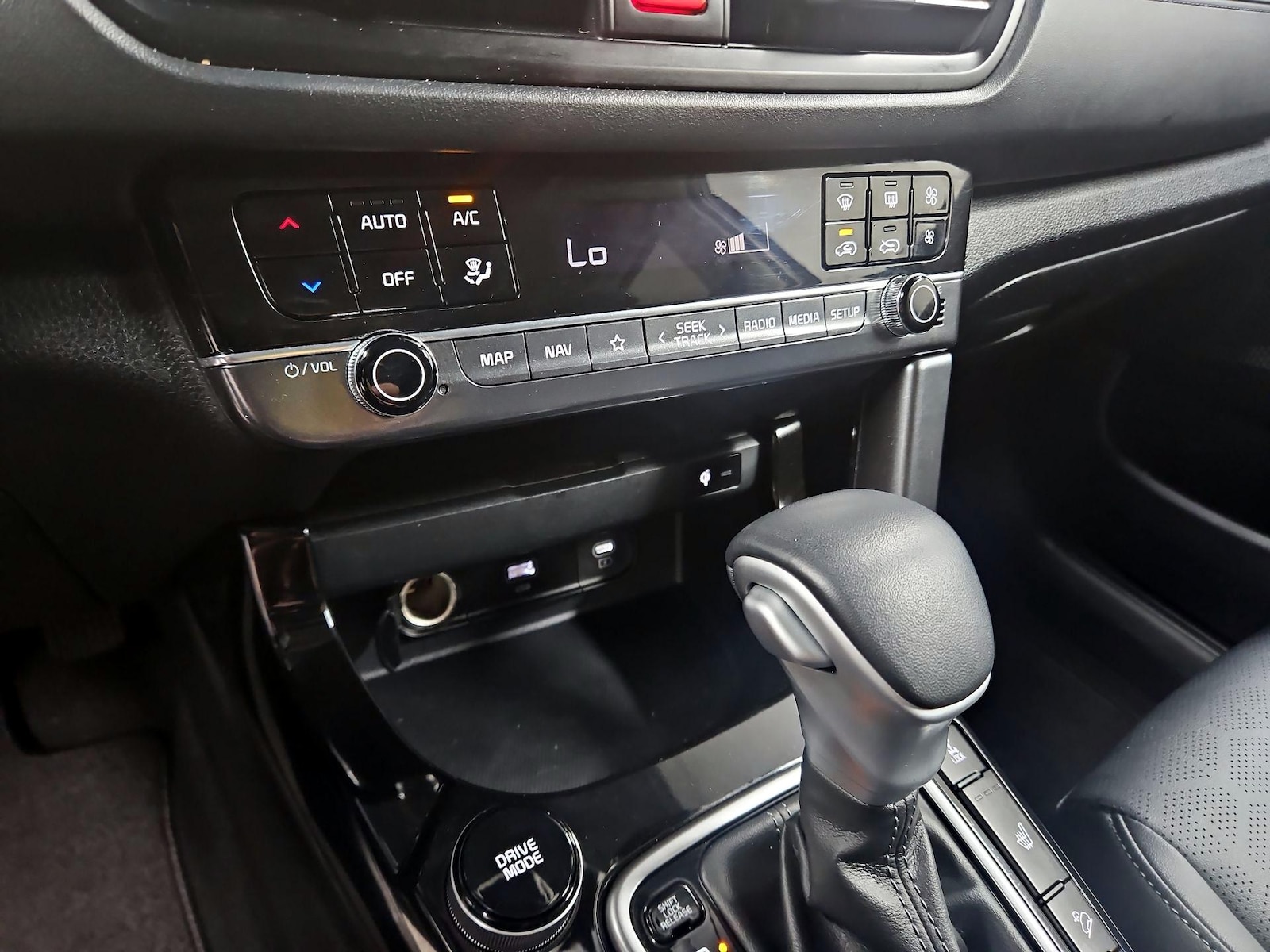 2024 Kia Seltos EX - Photo 18