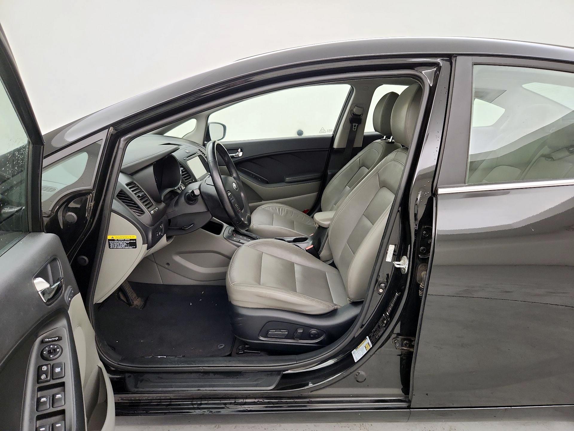 Thumbnail: 2016 Kia Forte - 11