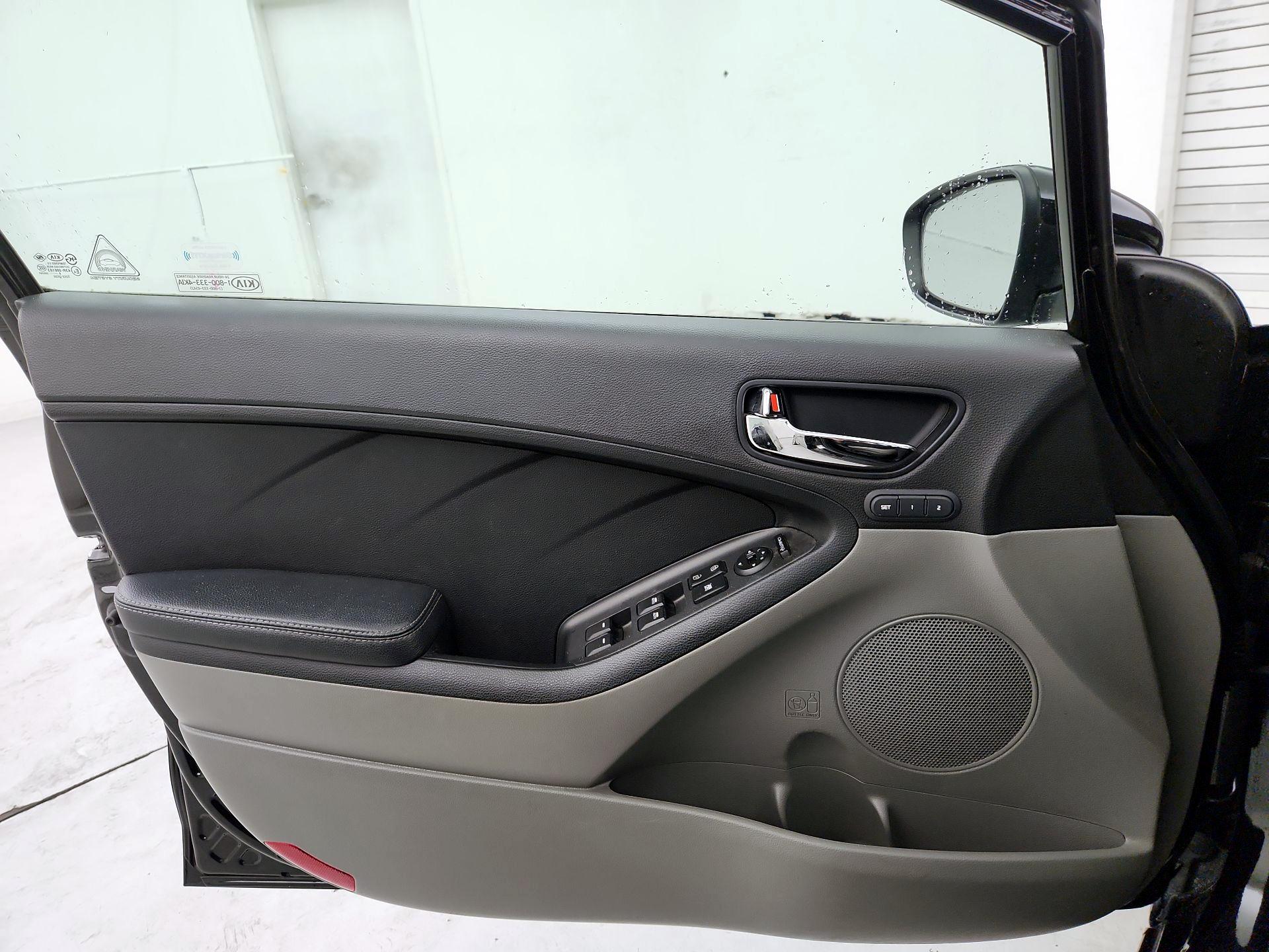 Thumbnail: 2016 Kia Forte - 12