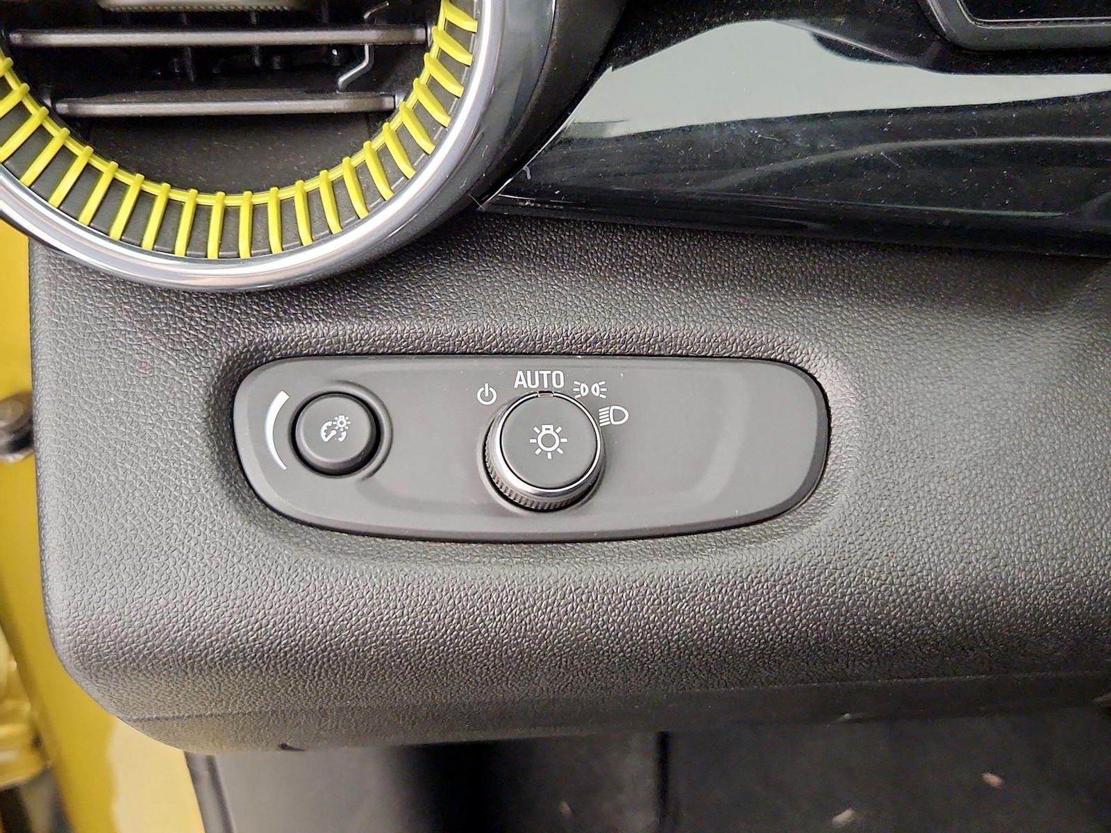 2025 Chevrolet Trax Activ - Photo 14