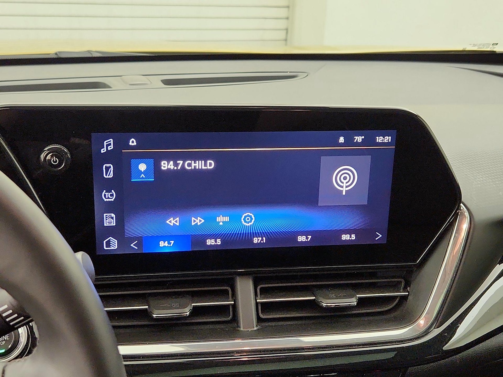2025 Chevrolet Trax Activ - Photo 16