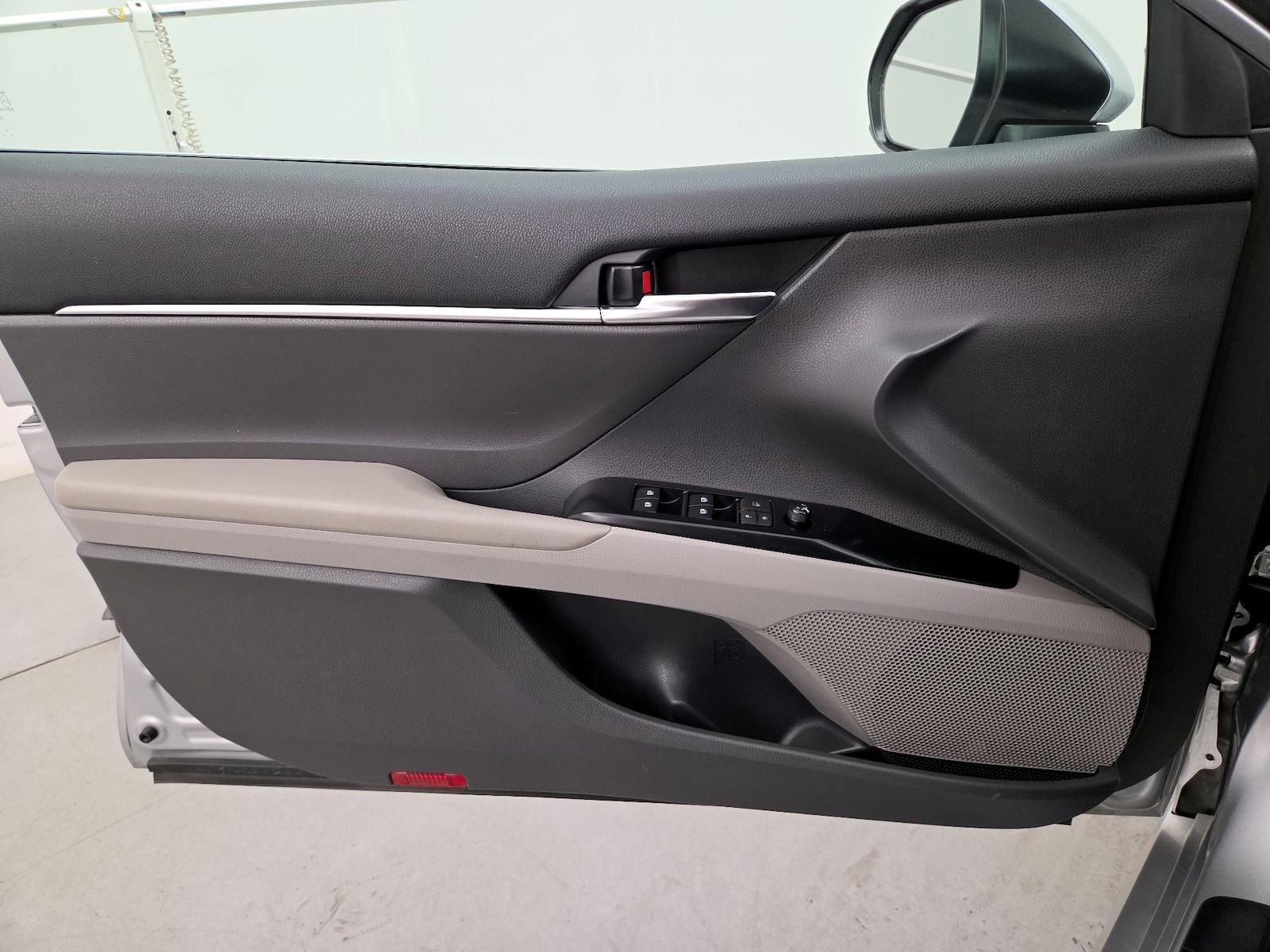 2020 Toyota Camry LE - Photo 13
