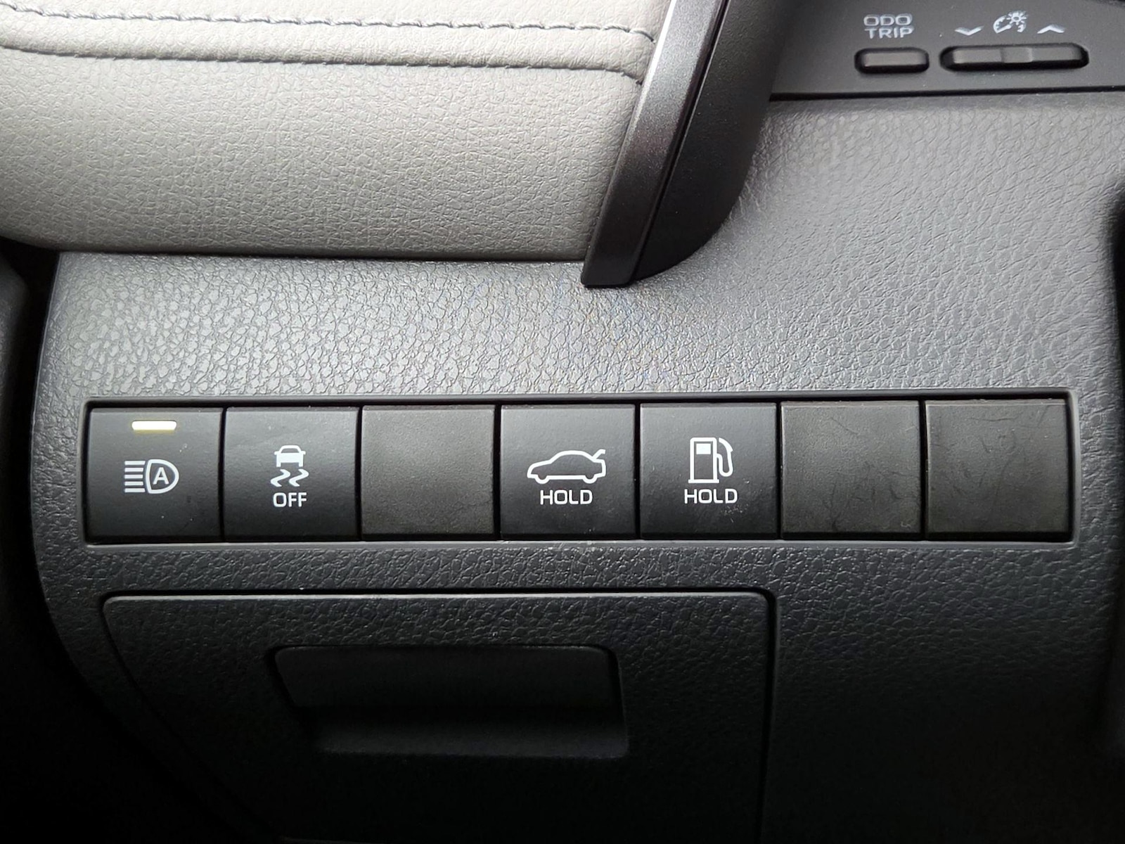 2020 Toyota Camry LE - Photo 14