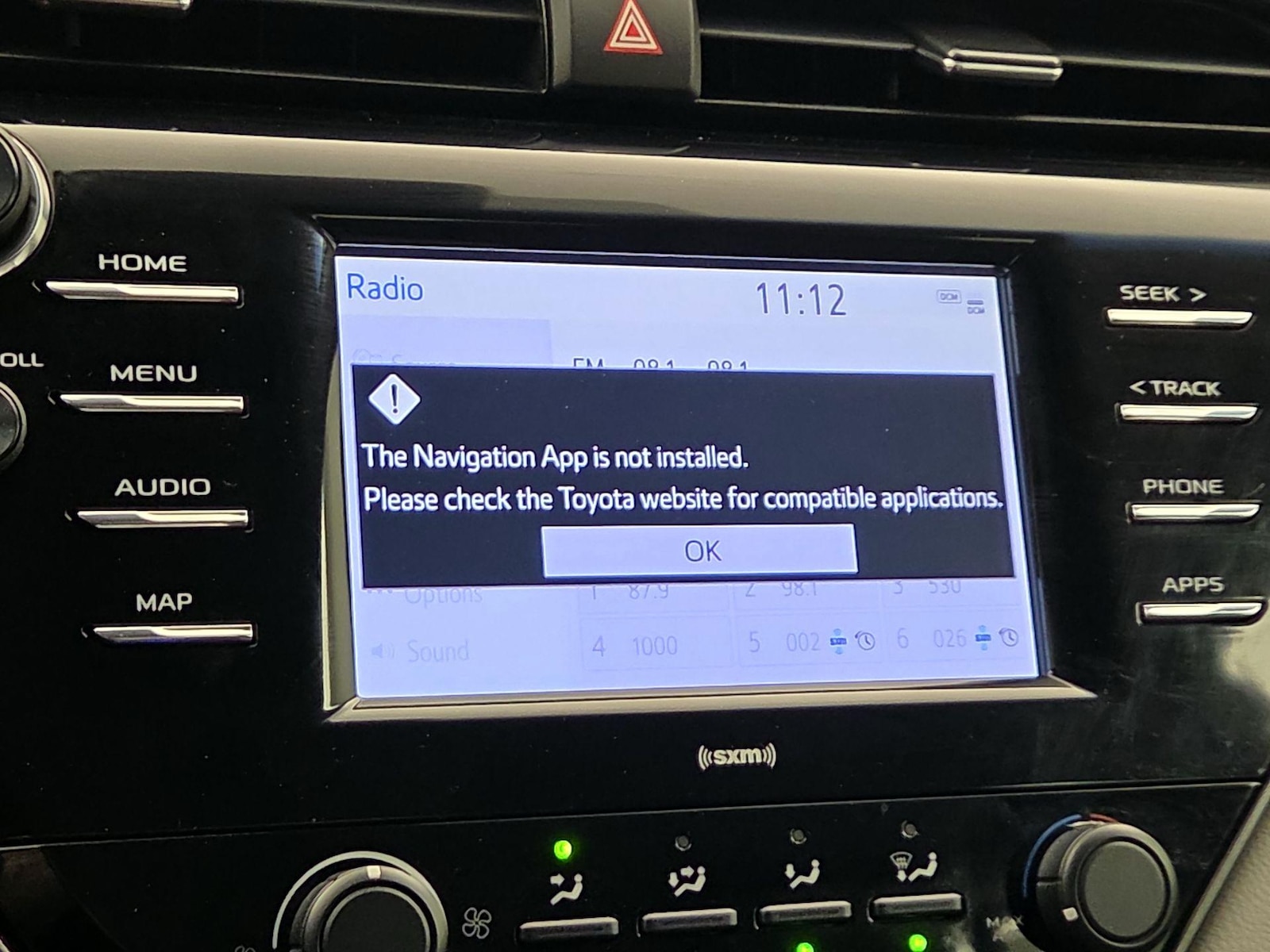 2020 Toyota Camry LE - Photo 15