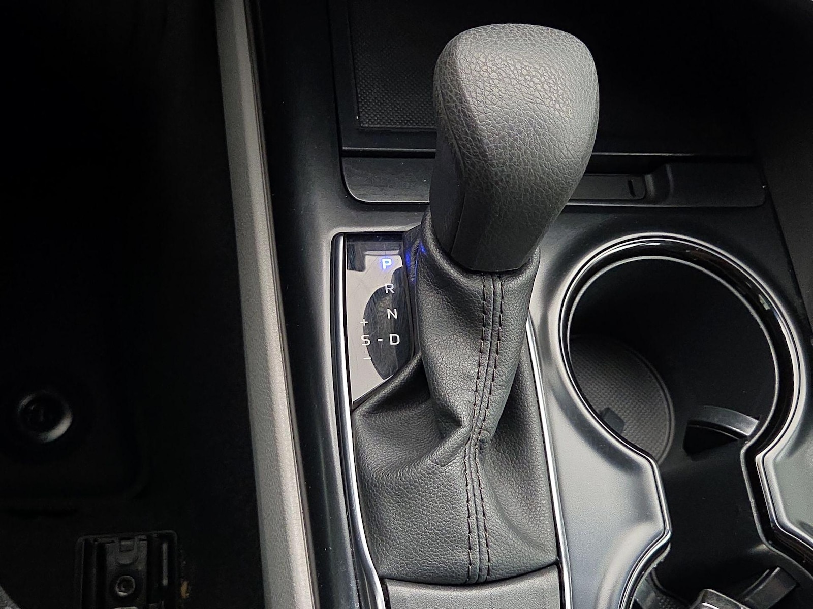 2020 Toyota Camry LE - Photo 19