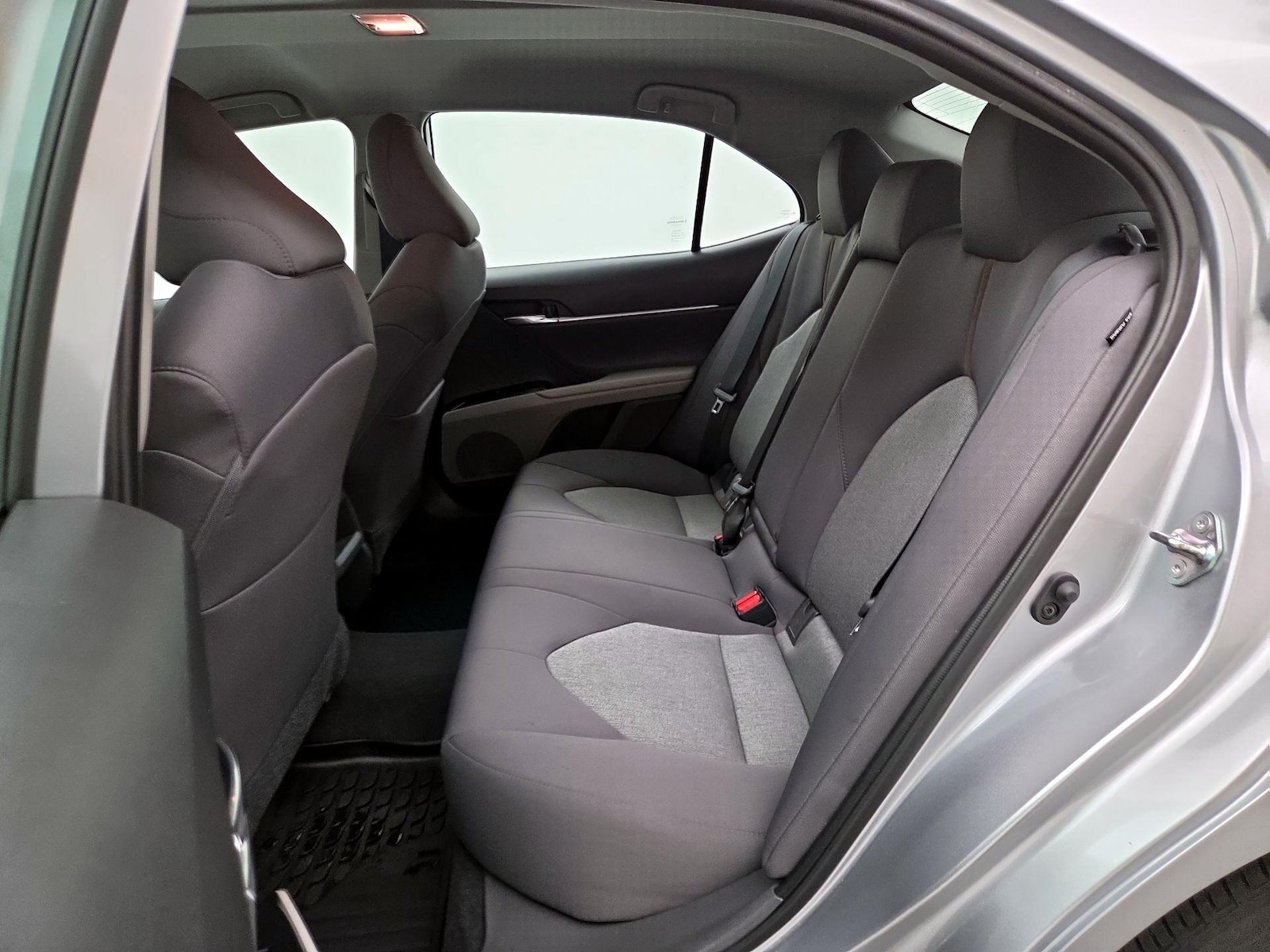 2020 Toyota Camry LE - Photo 21