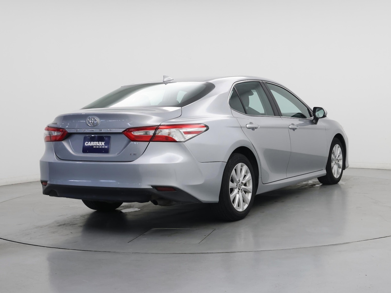 2020 Toyota Camry LE - Photo 9