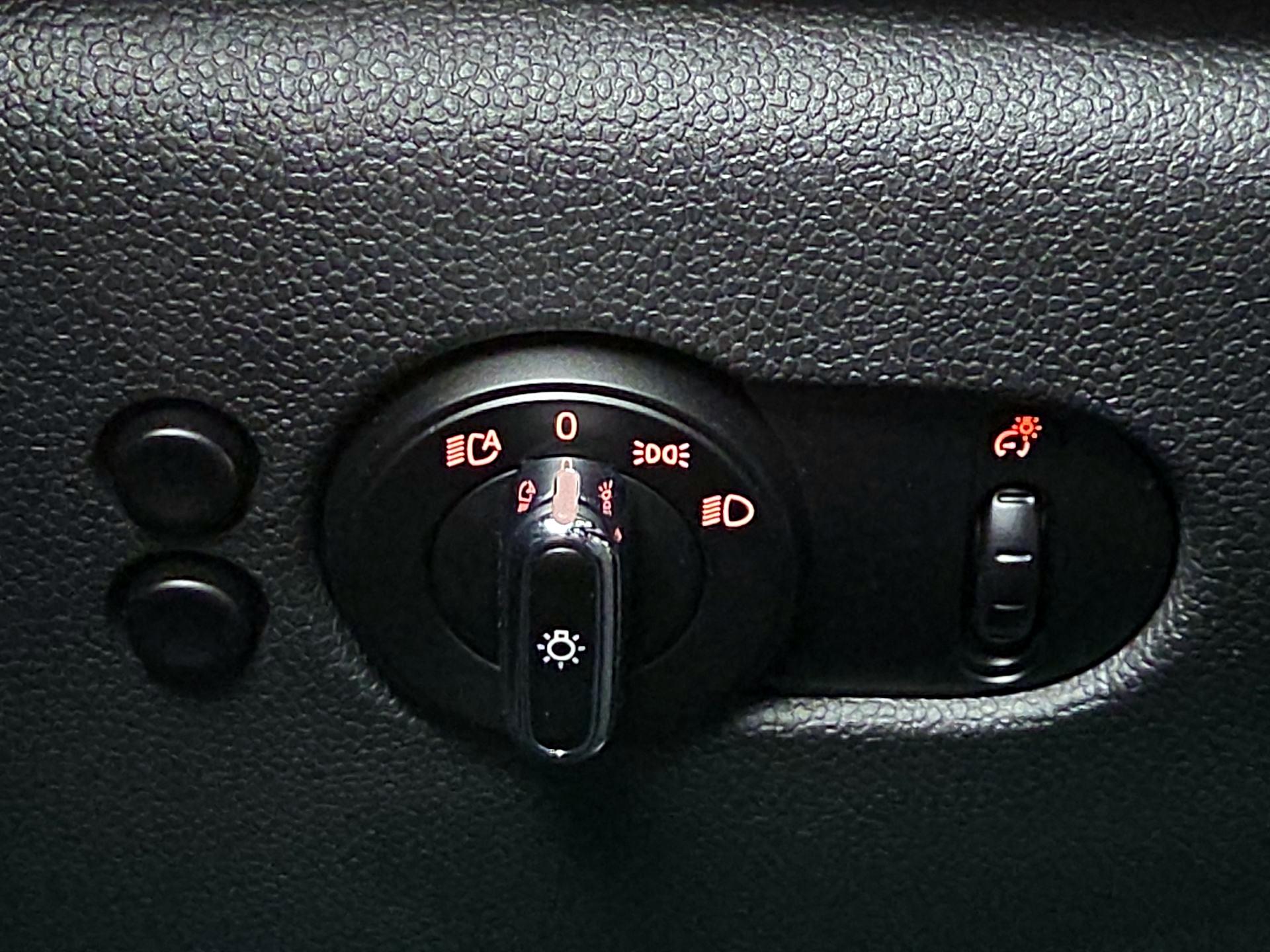 Thumbnail: 2015 MINI Cooper Hardtop - 13