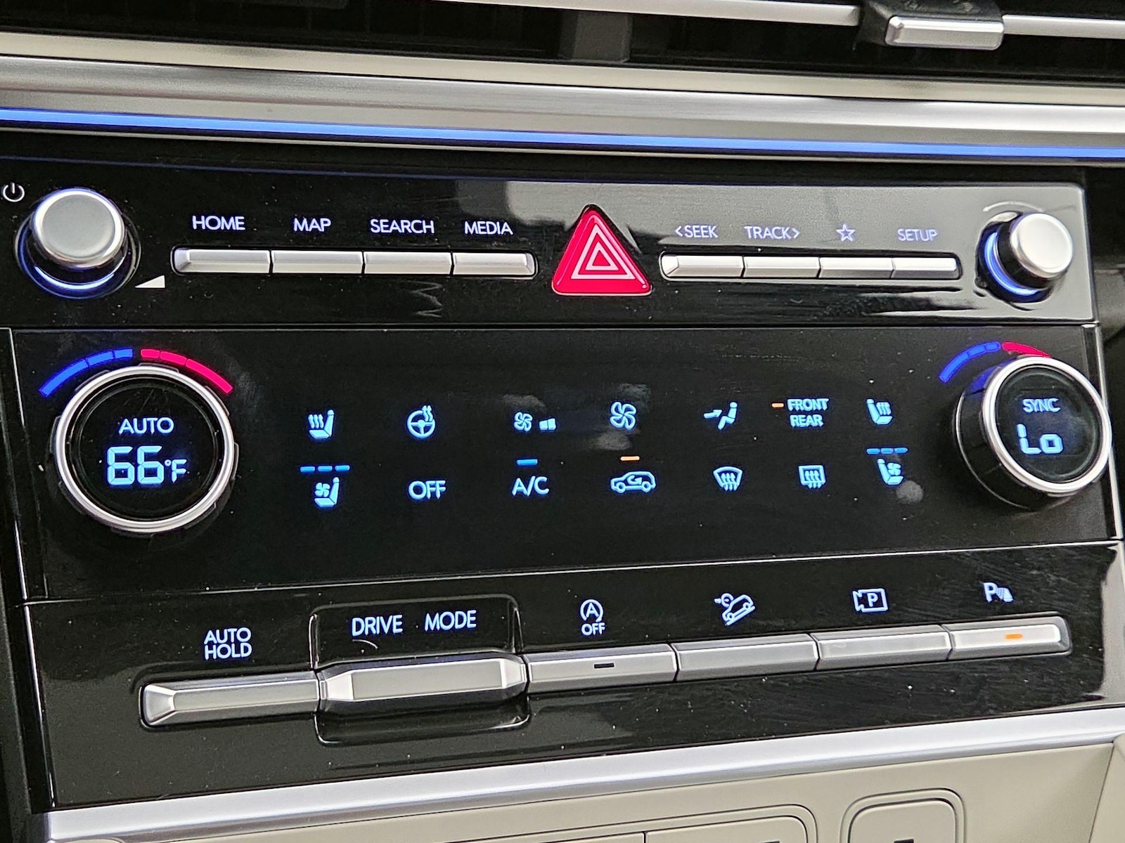 2024 Hyundai Santa Fe Limited - Photo 18