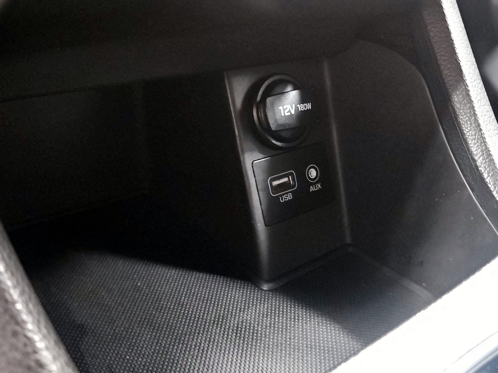 2018 Hyundai Elantra GT GT Sport - Photo 19
