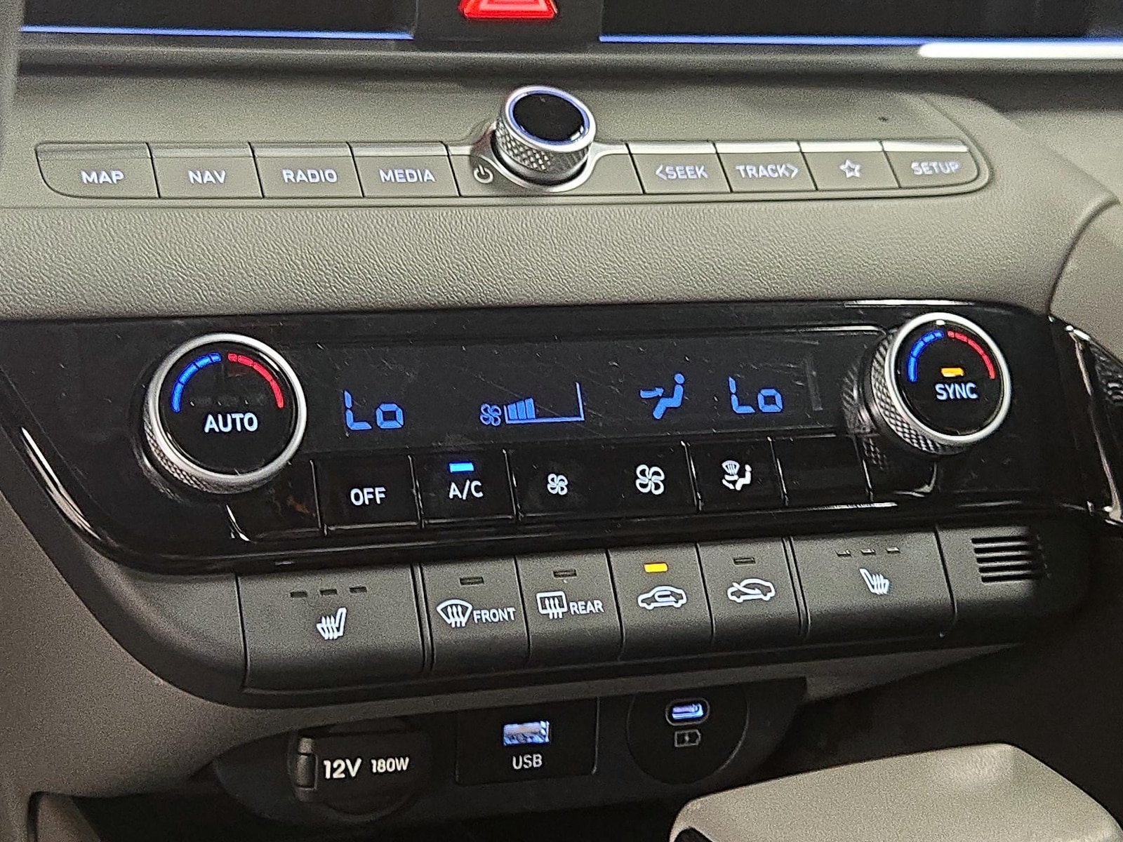 2025 Hyundai Elantra SEL - Photo 18