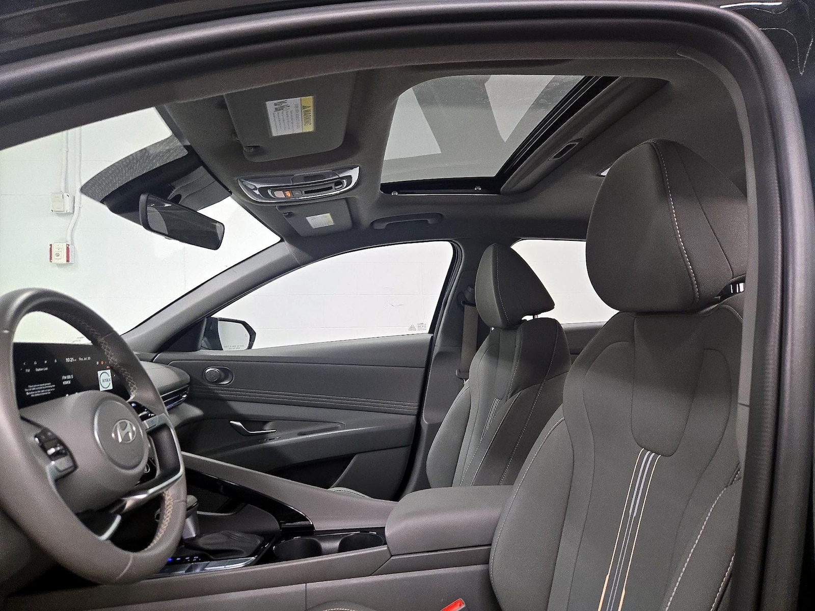 2025 Hyundai Elantra SEL - Photo 21