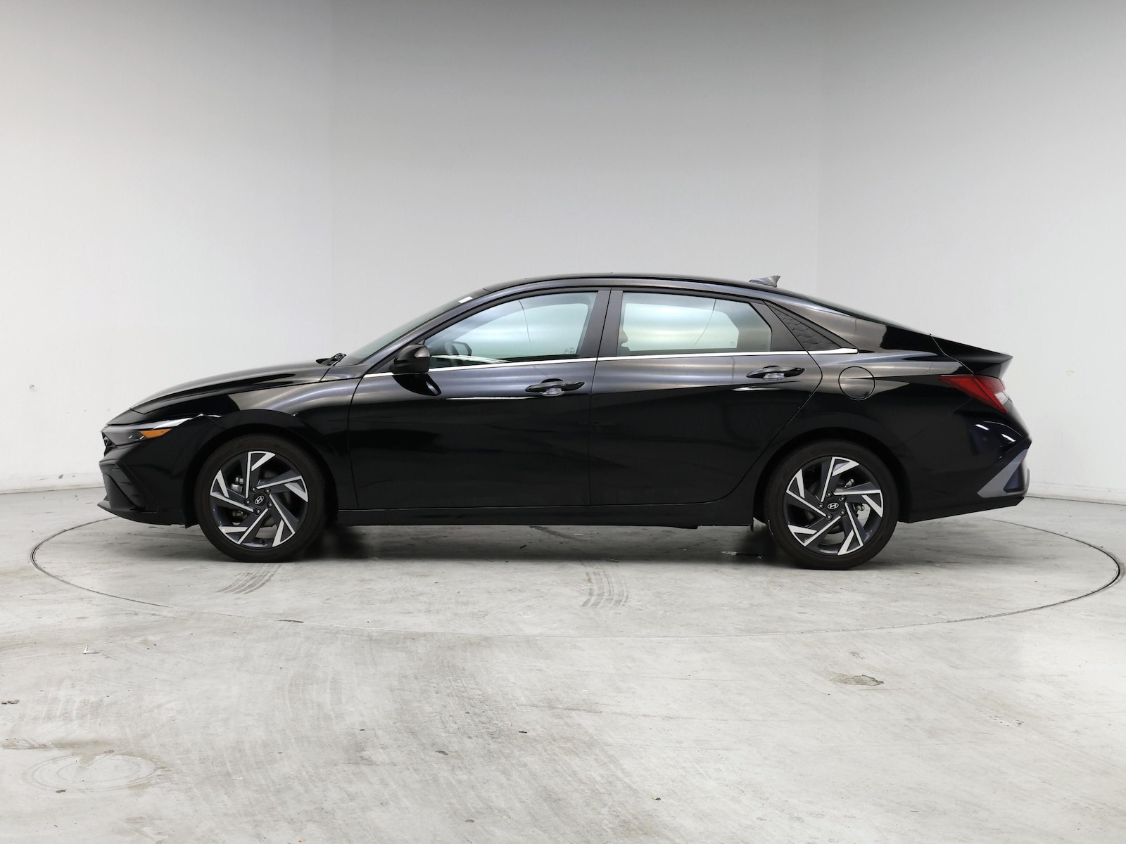 2025 Hyundai Elantra SEL - Photo 4