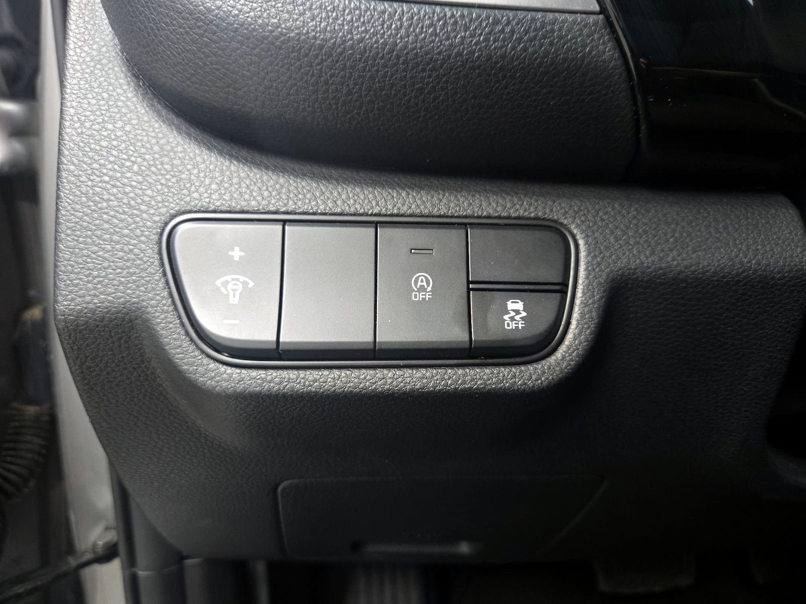 2025 Kia Seltos S - Photo 14