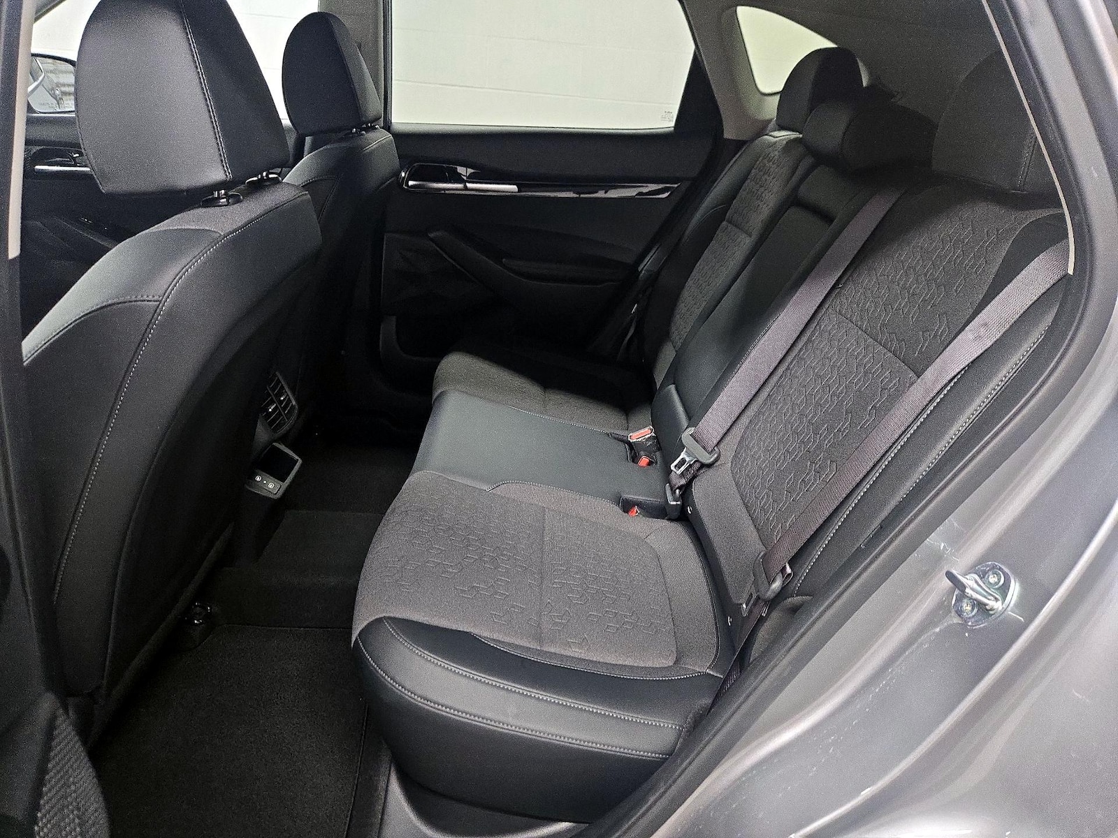 2025 Kia Seltos S - Photo 21
