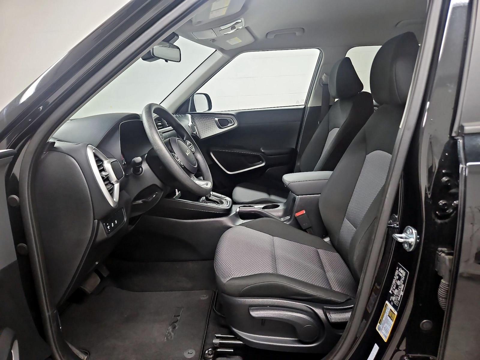 2025 Kia Soul LX - Photo 12
