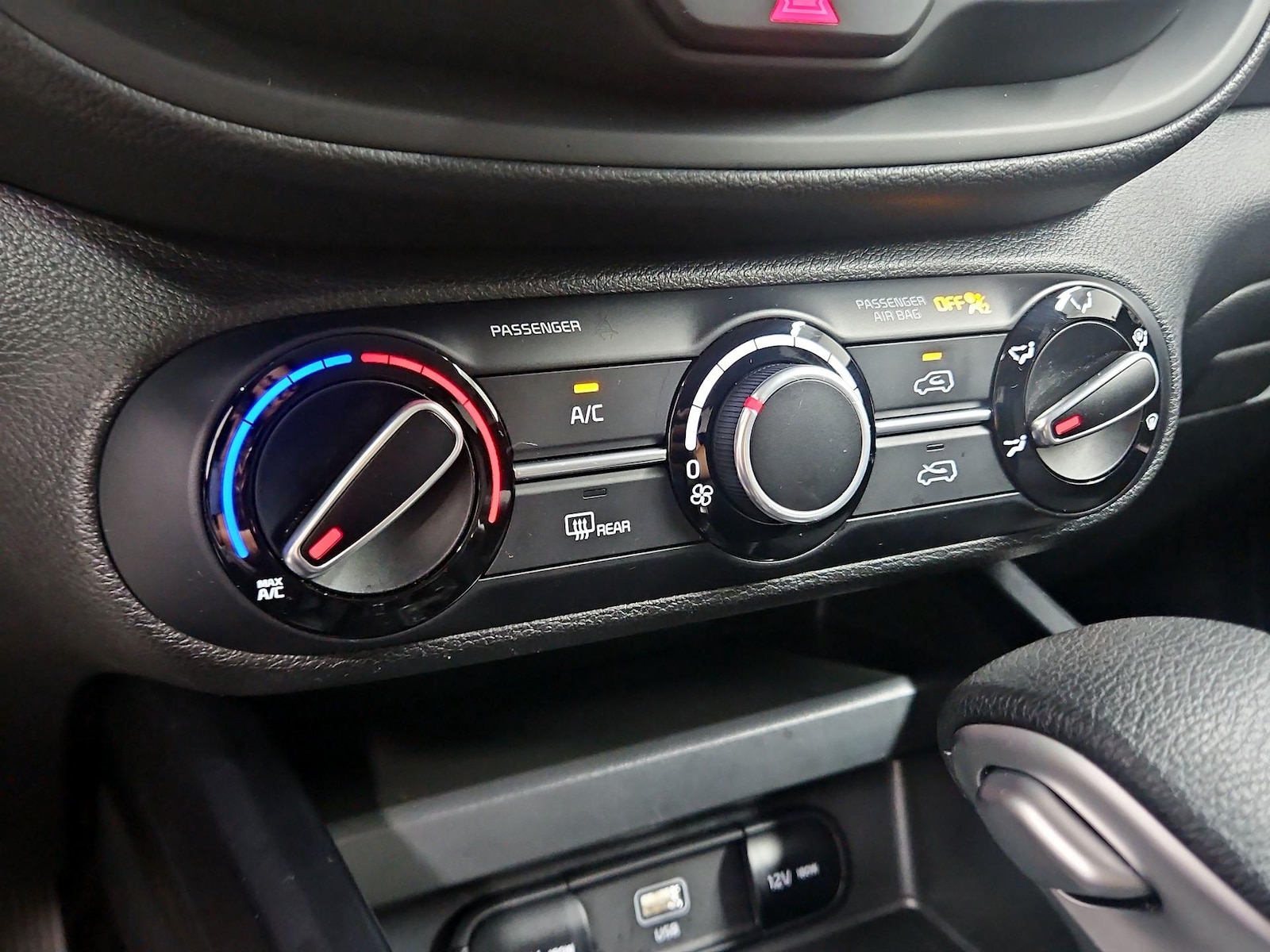 2025 Kia Soul LX - Photo 17