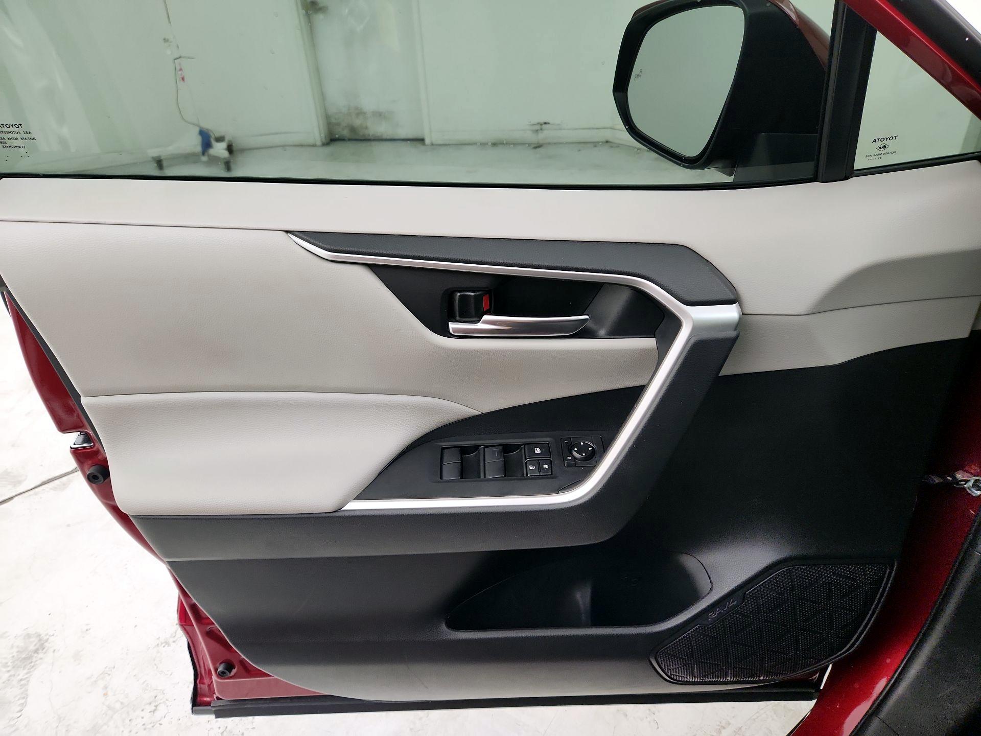 Thumbnail: 2021 Toyota RAV4 - 12