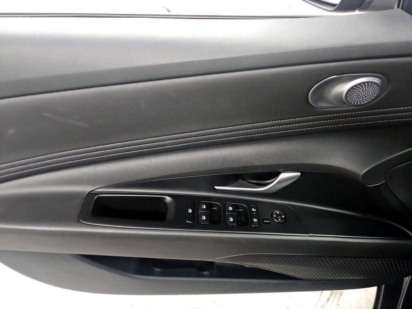 2025 Hyundai Elantra SEL - Photo 13