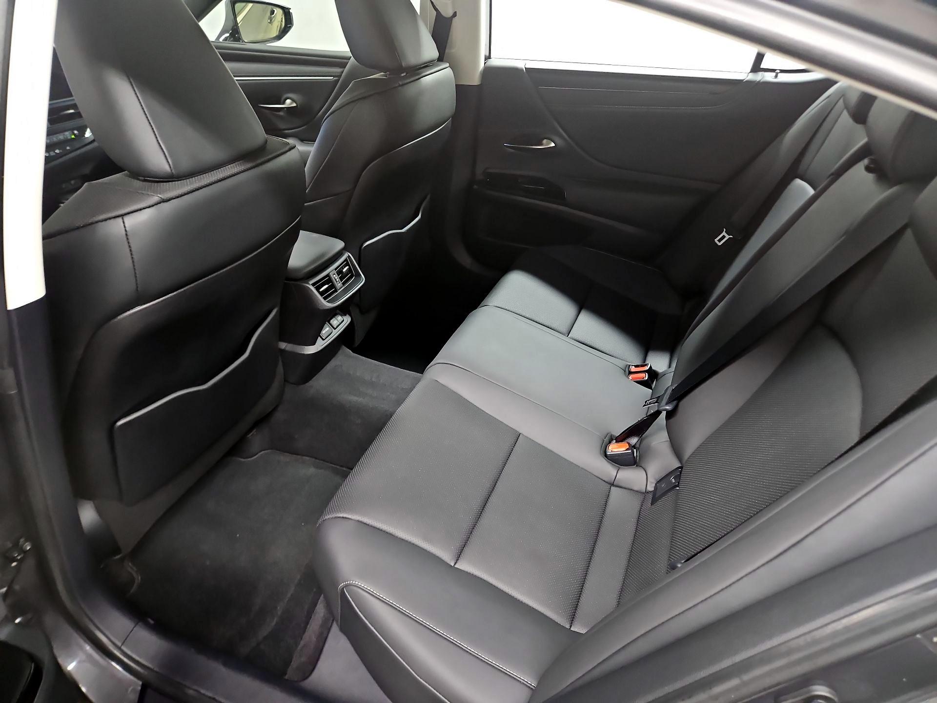 Thumbnail: 2024 Lexus ES - 20