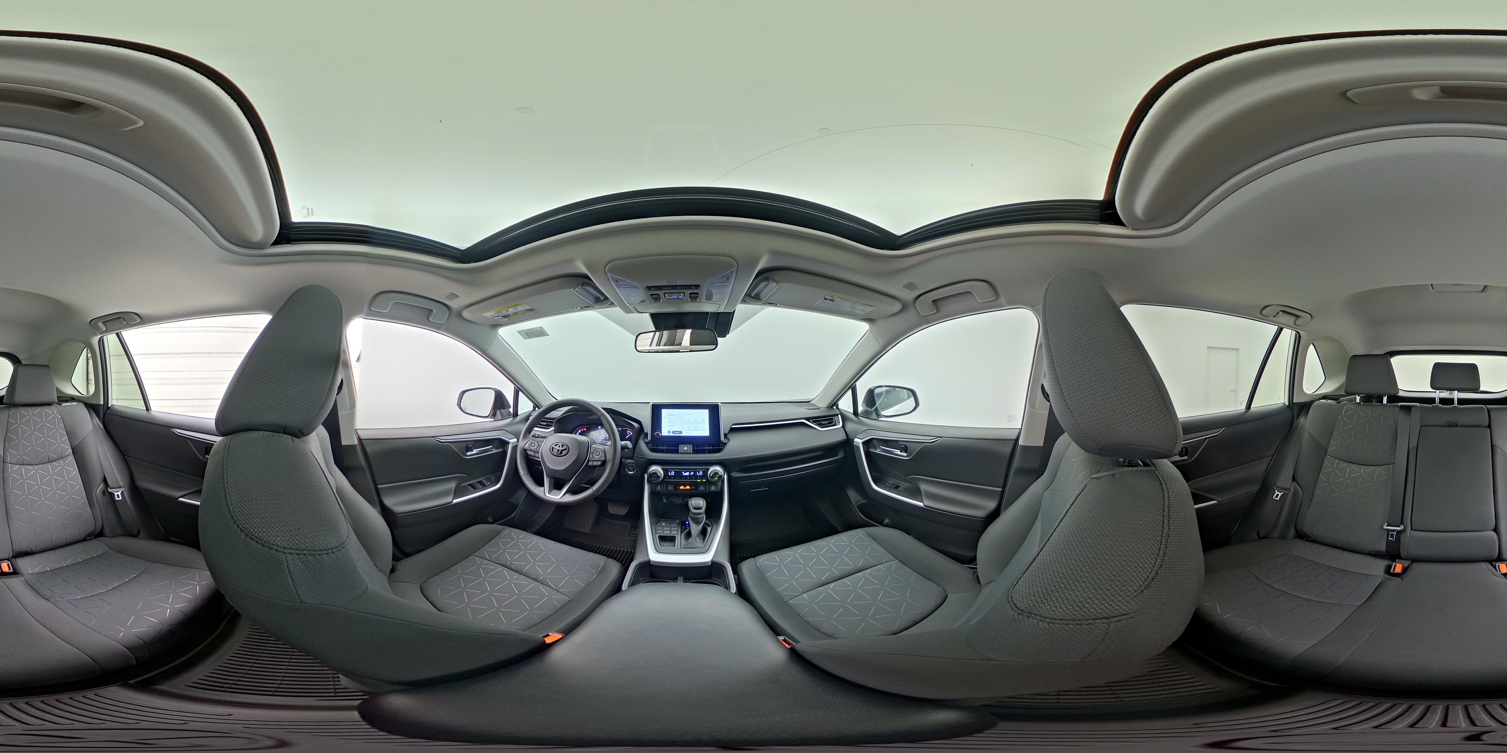 2025 Toyota RAV4 XLE - Photo 26