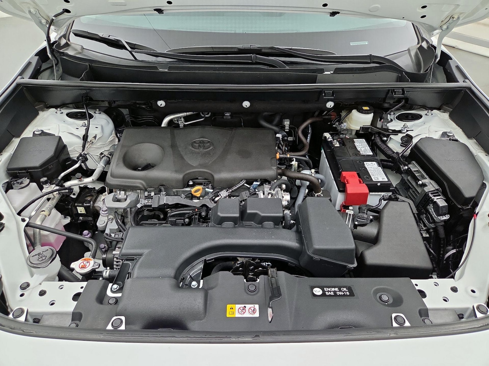2025 Toyota RAV4 XLE - Photo 24