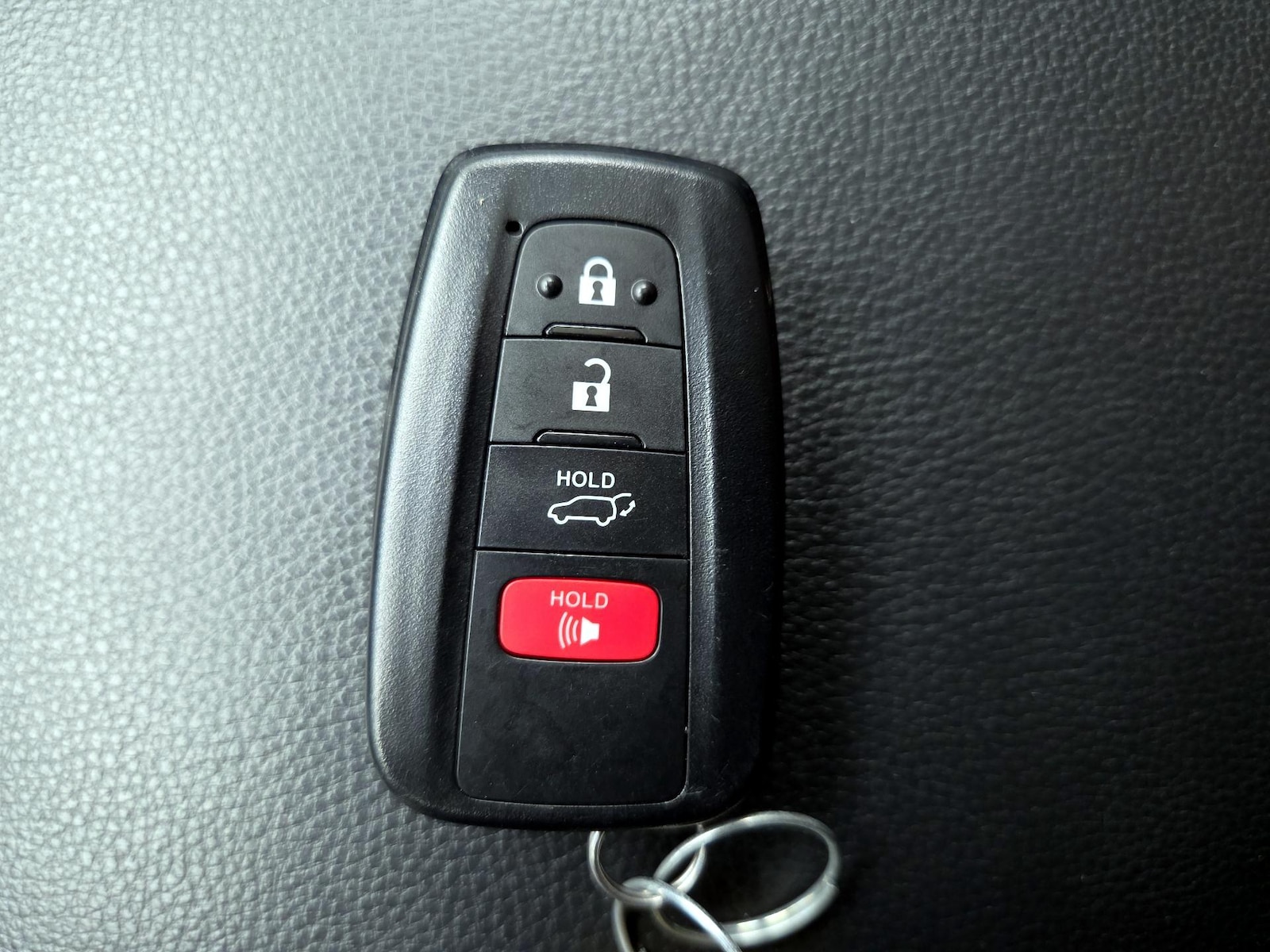 2025 Toyota RAV4 XLE - Photo 25