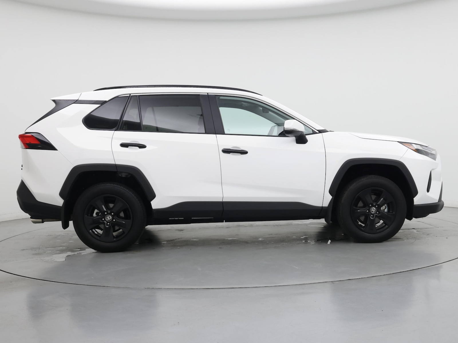2025 Toyota RAV4 XLE - Photo 8
