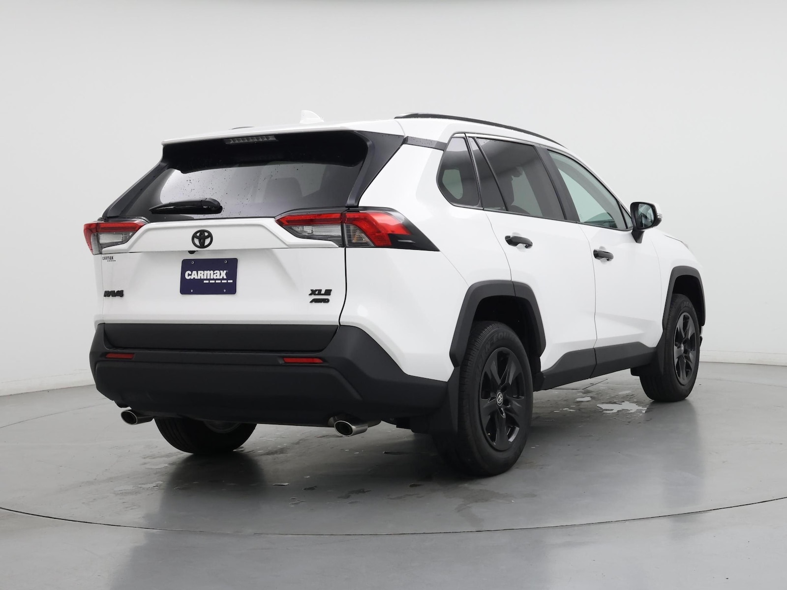 2025 Toyota RAV4 XLE - Photo 9