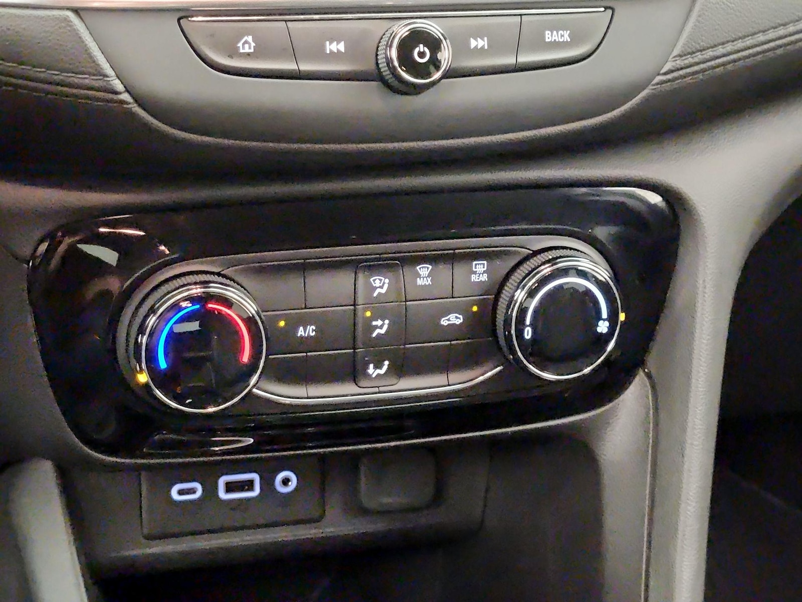 2020 Buick Encore GX Preferred - Photo 17