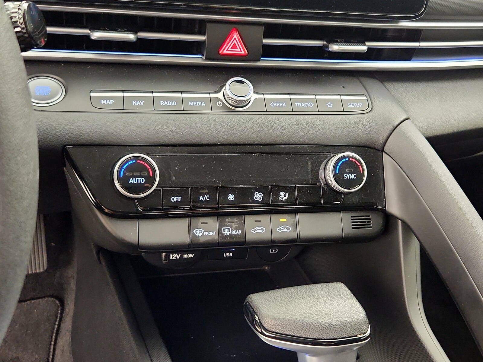 2024 Hyundai Elantra SEL - Photo 18