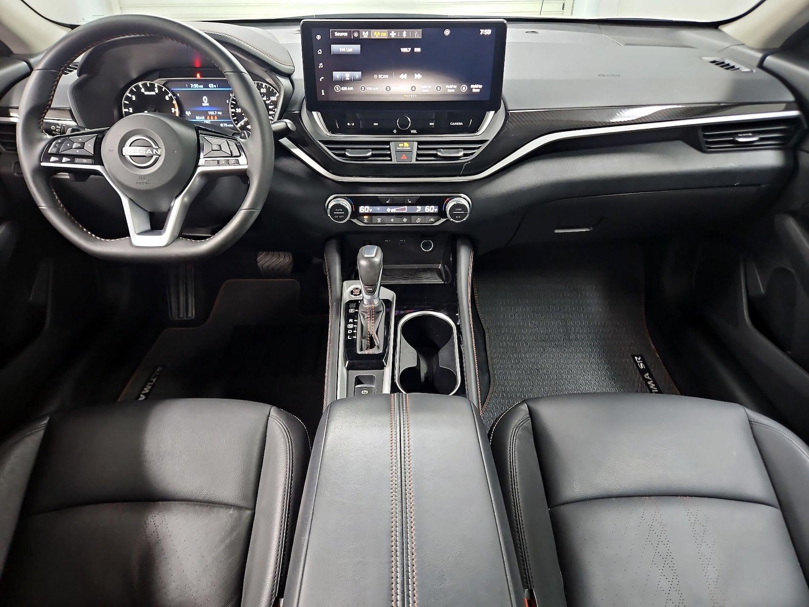 2025 Nissan Altima SR - Photo 10