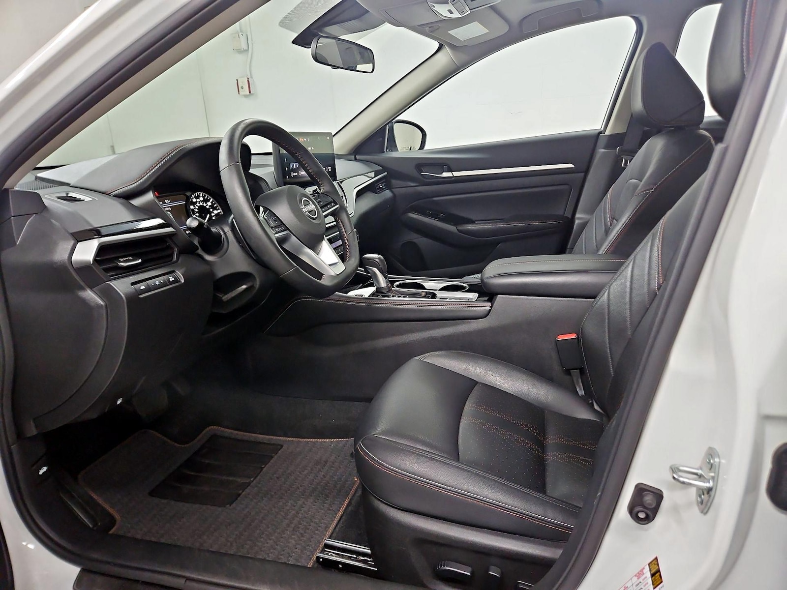 2025 Nissan Altima SR - Photo 12