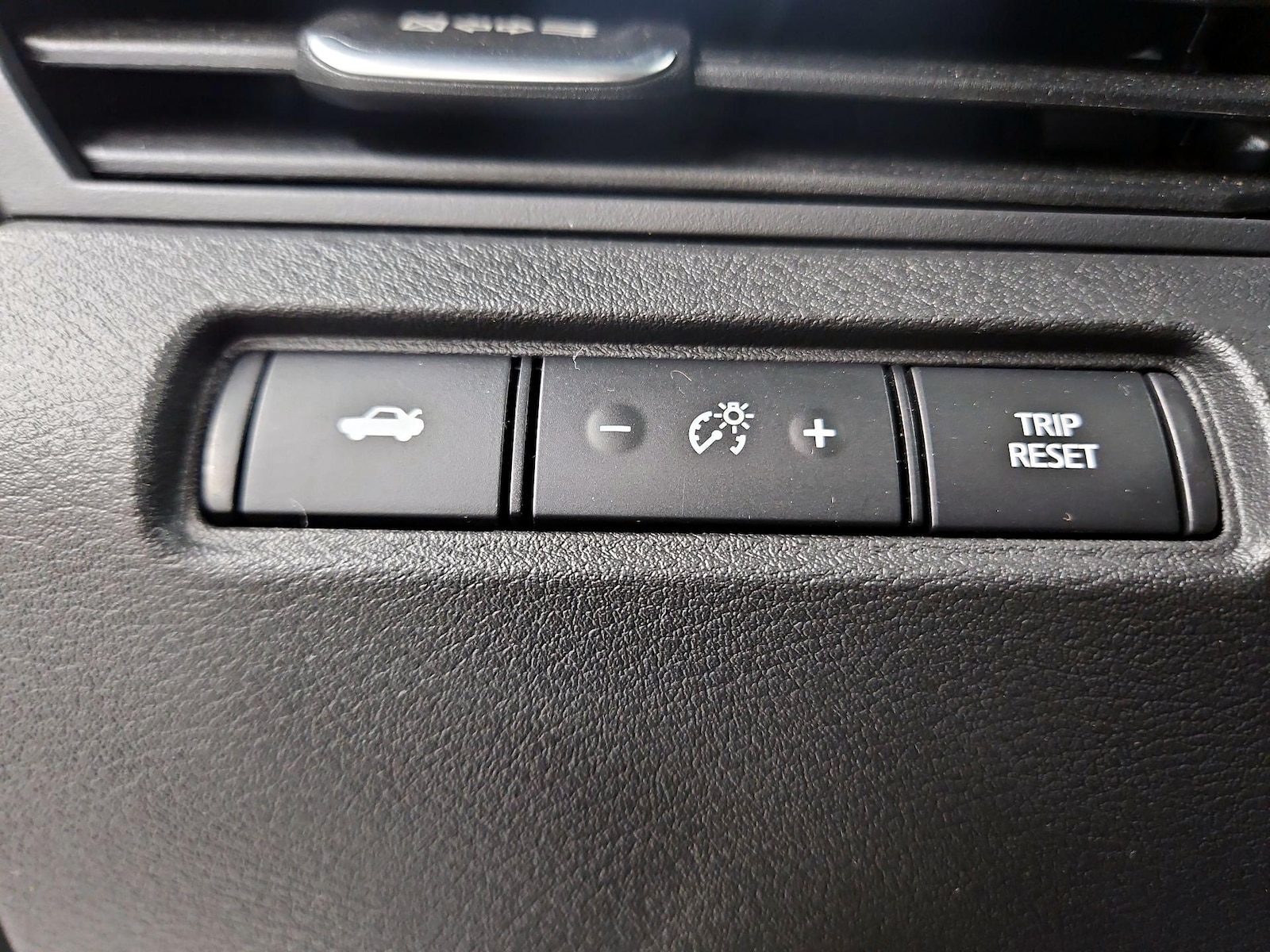 2025 Nissan Altima SR - Photo 14