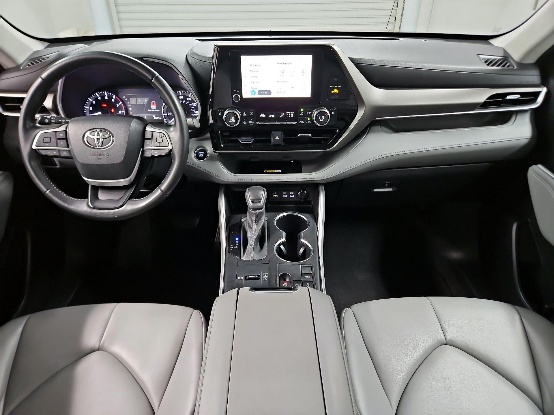 Thumbnail: 2023 Toyota Highlander - 9