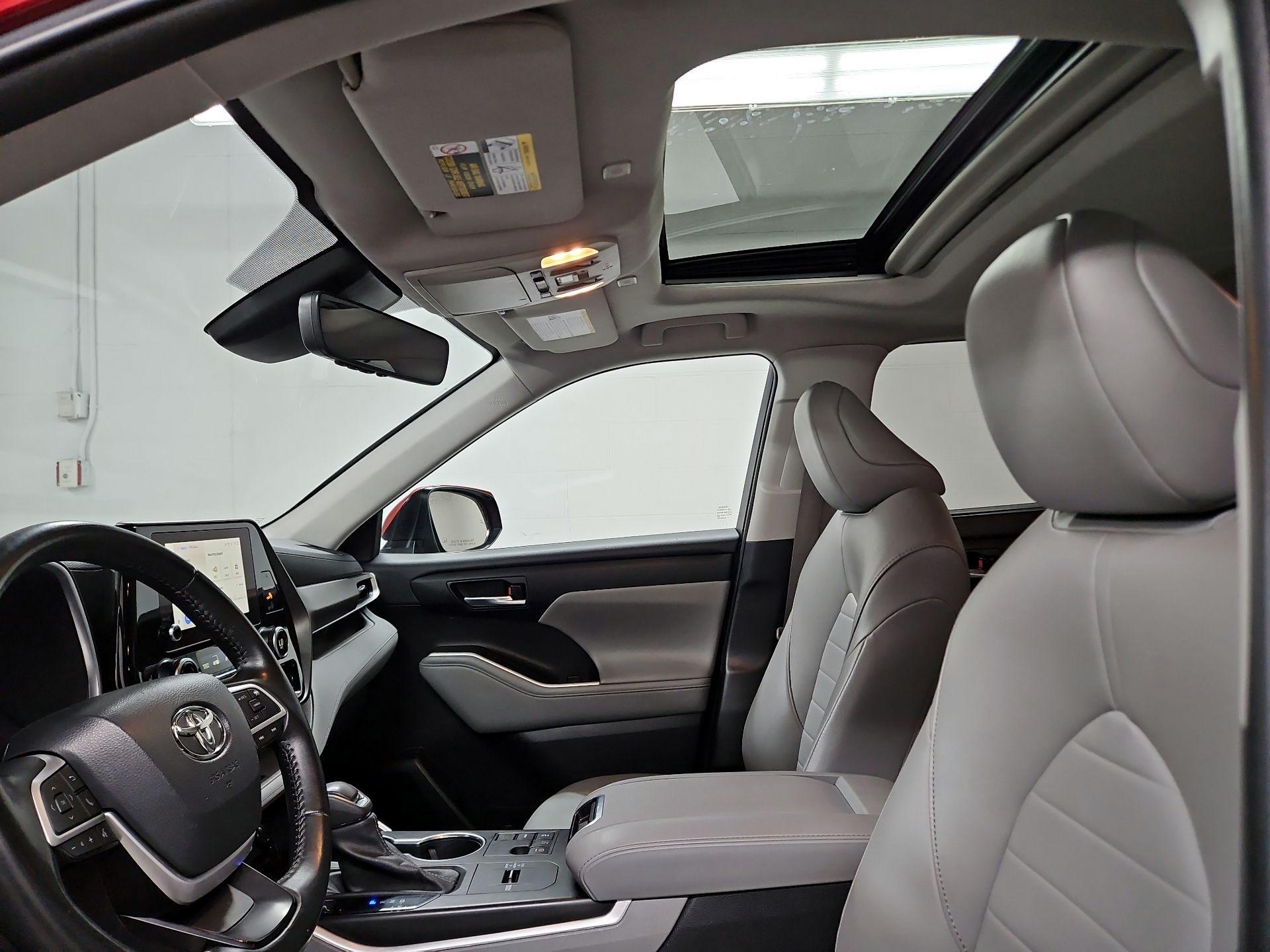 Thumbnail: 2023 Toyota Highlander - 19