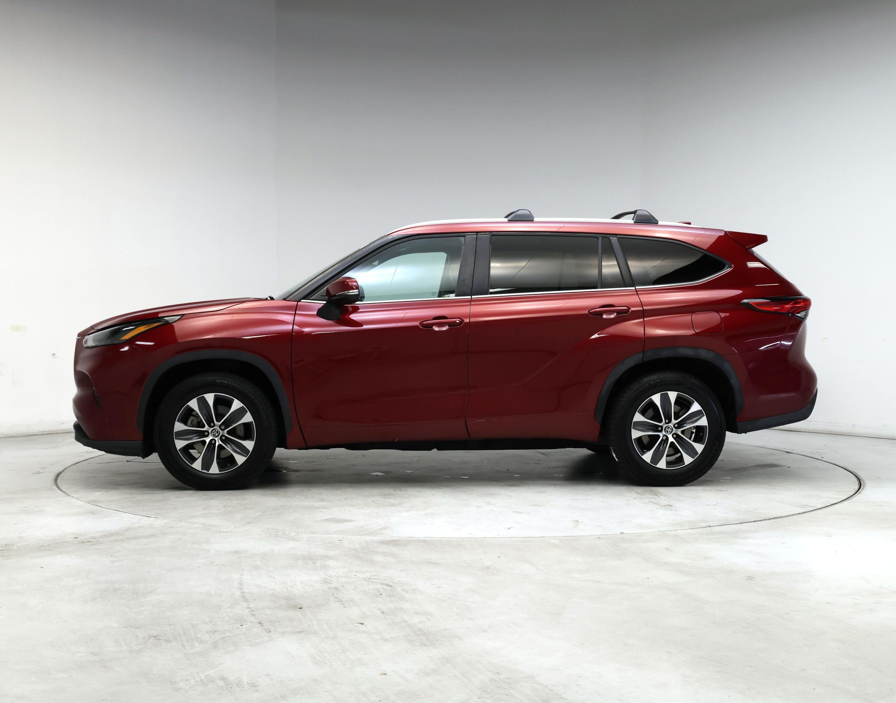 Thumbnail: 2023 Toyota Highlander - 3