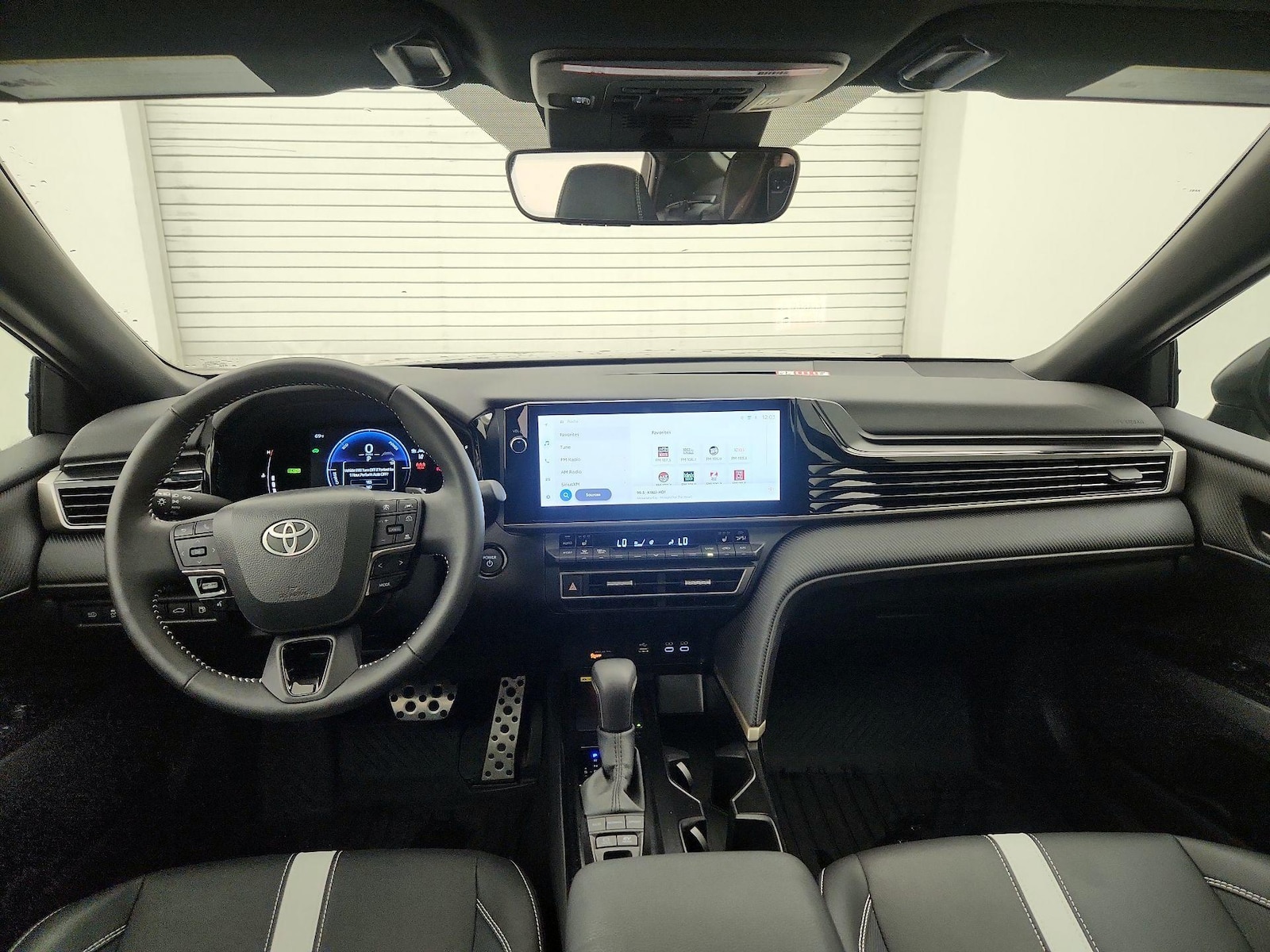 2026 Toyota Camry SE - Photo 10