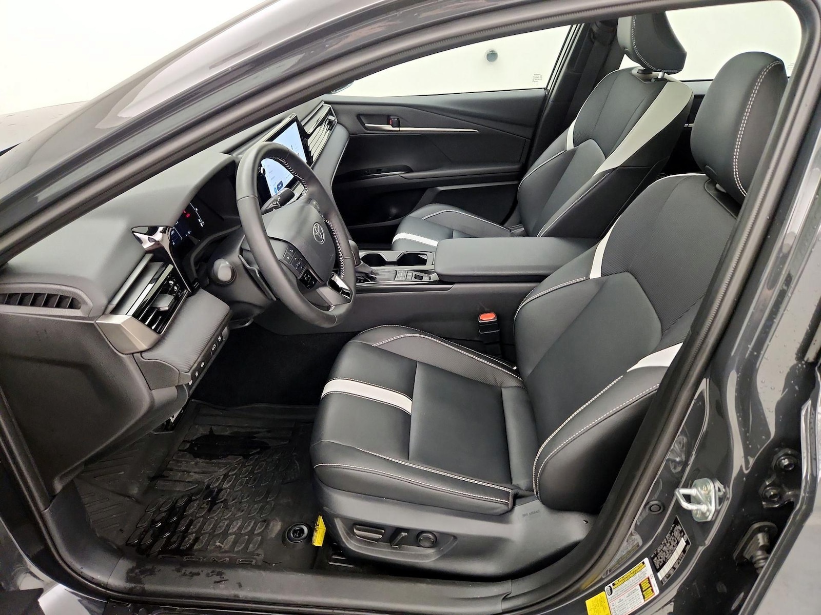 2026 Toyota Camry SE - Photo 12