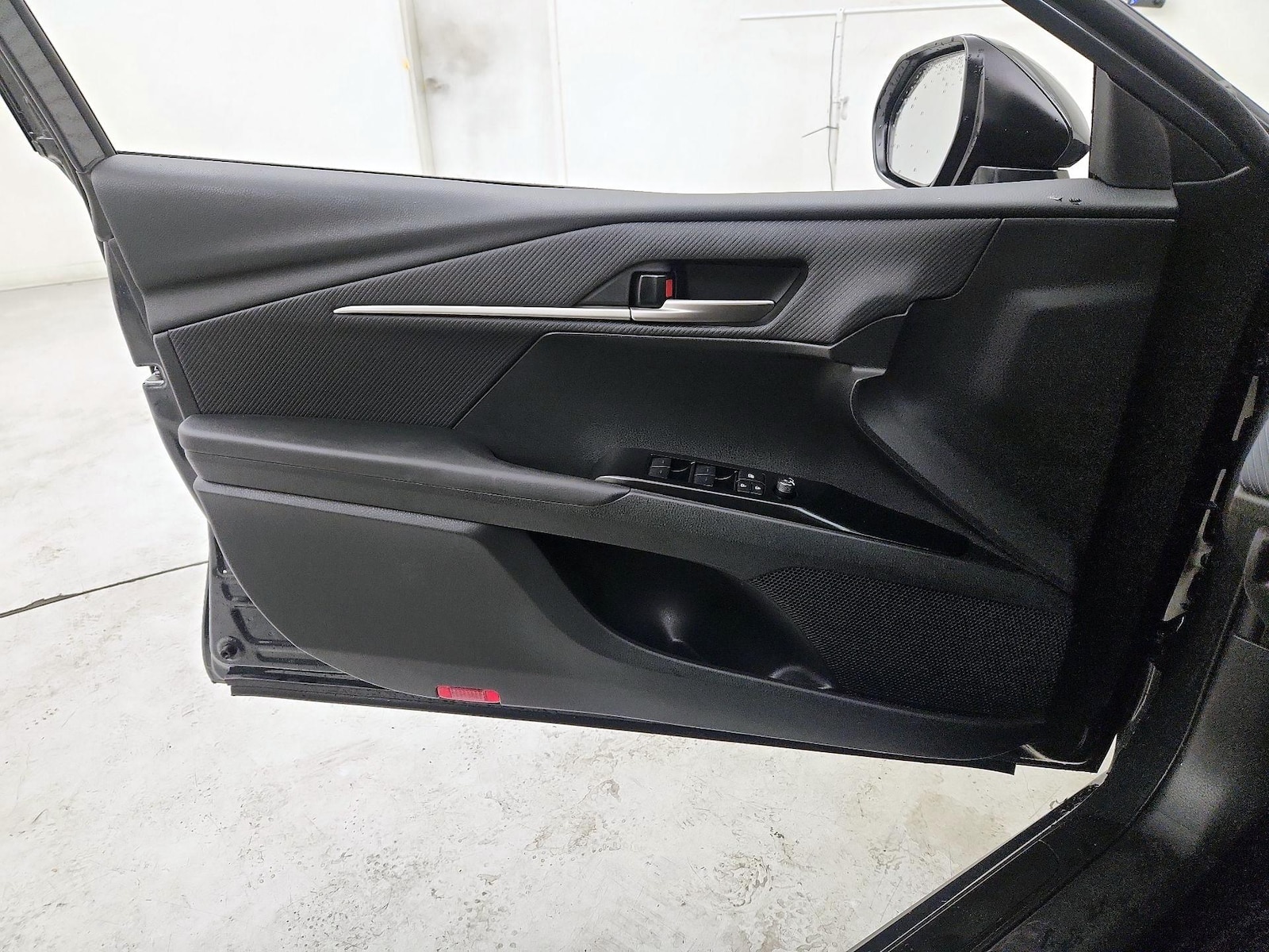 2026 Toyota Camry SE - Photo 13