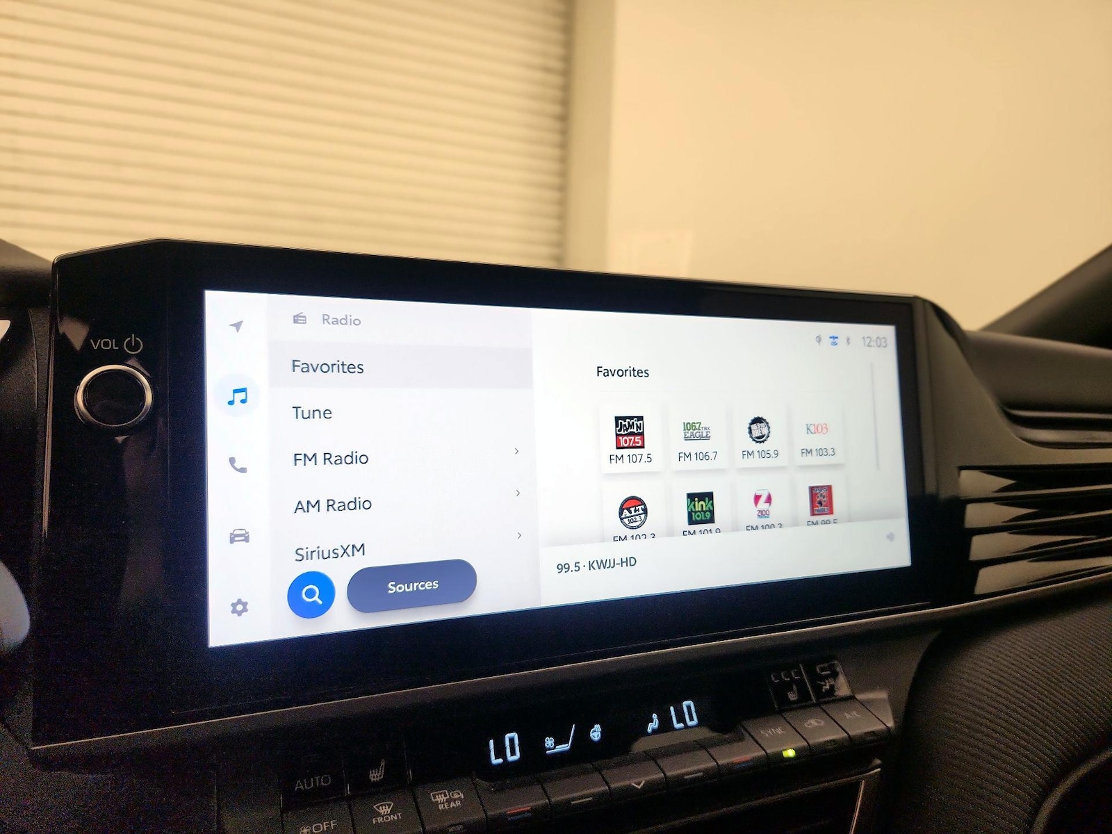 2026 Toyota Camry SE - Photo 16