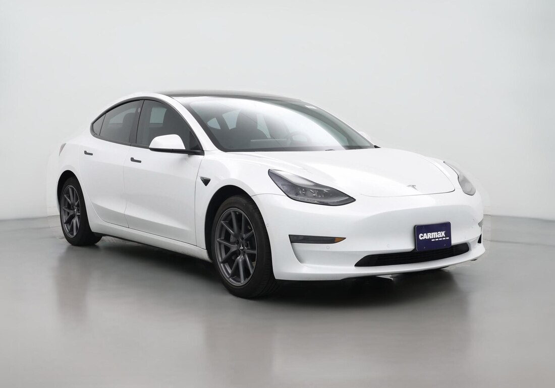 2021 Tesla Model 3 Standard Range Plus in White — CarMax photo